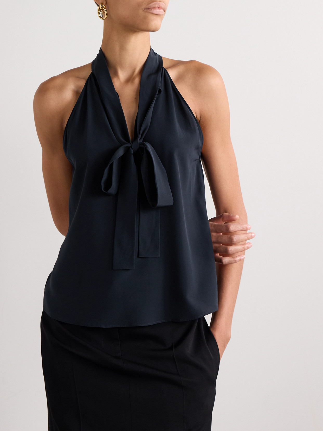 Nili Lotan Zelie Pussy-bow Silk Crepe De Chine Tank In Blue