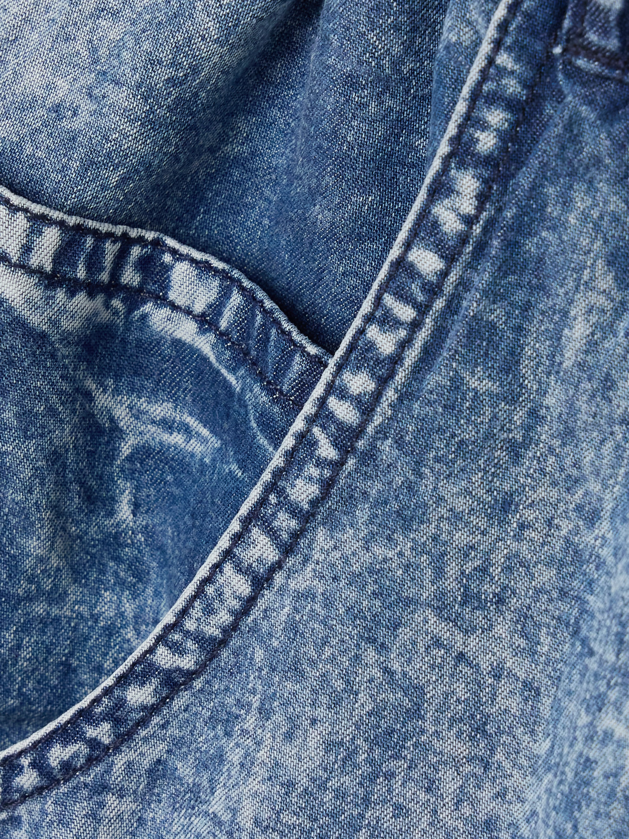 Isabel Marant Étoile Pierine Belted Lenzing™ Lyocell-chambray Shorts In Blue