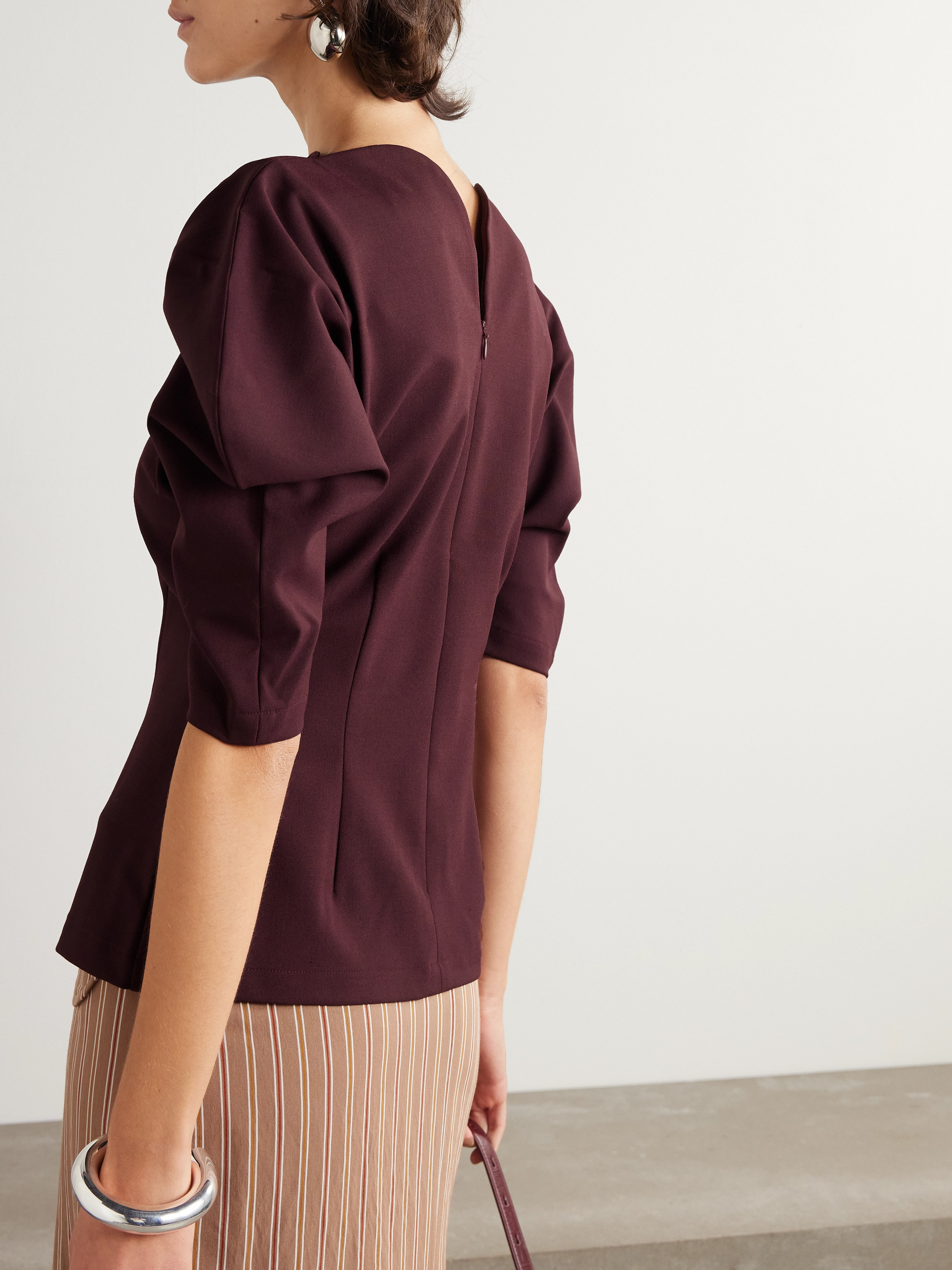 DESTREE トップス Black virgin wool top with floral embroidery – DESTREE