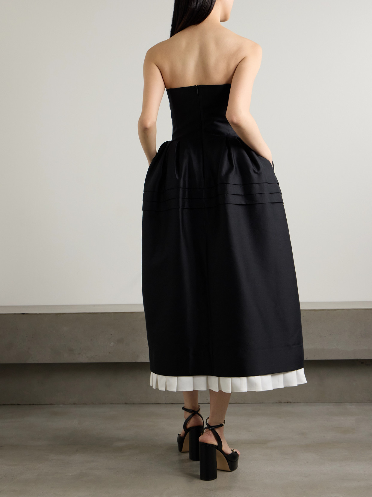 SHUSHU-TONG STRAPLESS BOW-DETAILED WOOL AND SILK-BLEND MIDI DRESS