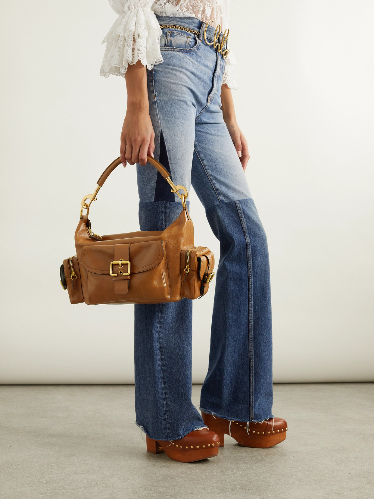 Chloé Camera Leather Shoulder Bag In Brown