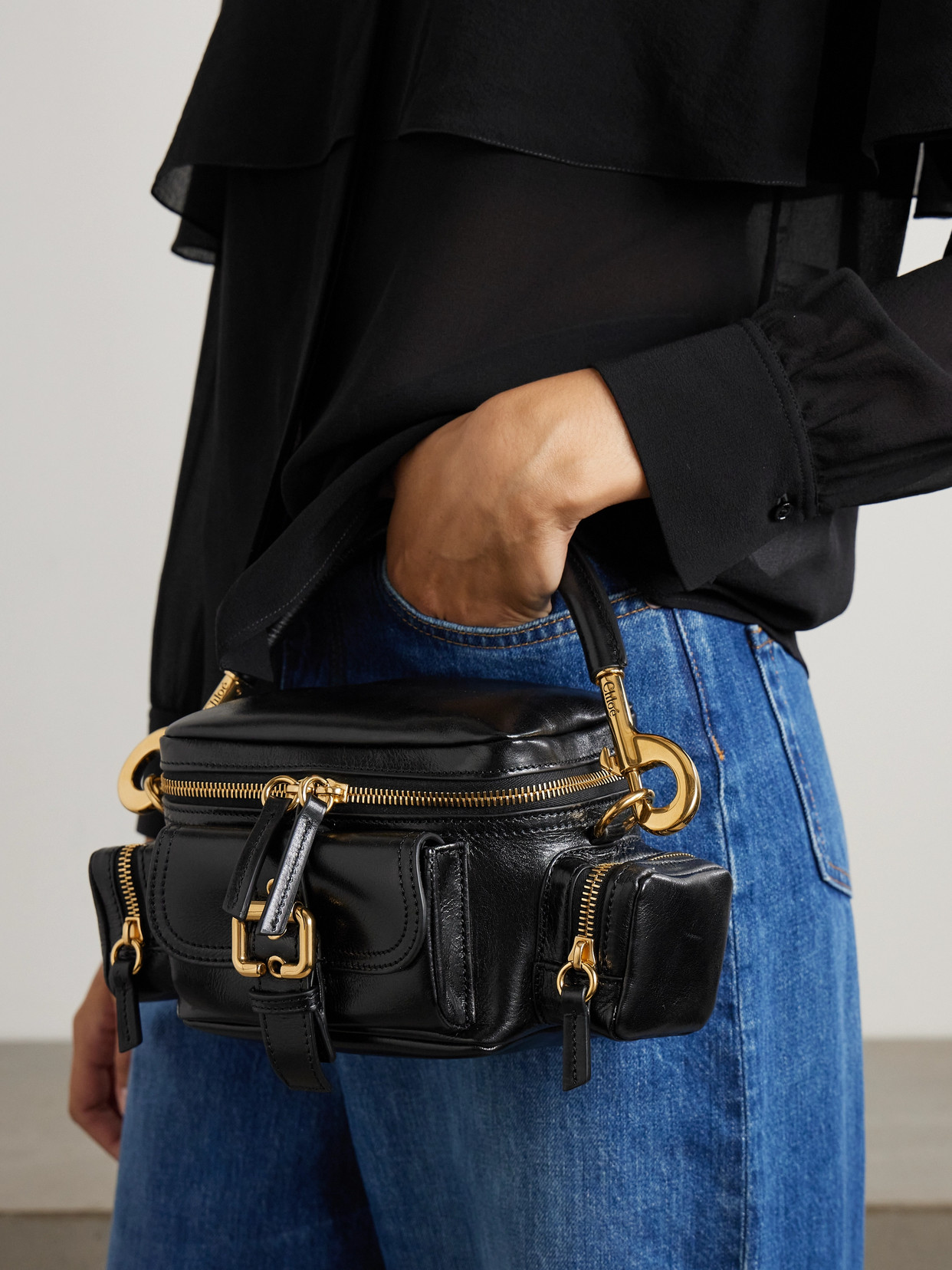 Chloé Leather Camera Handbag Adjustable Strap In Black