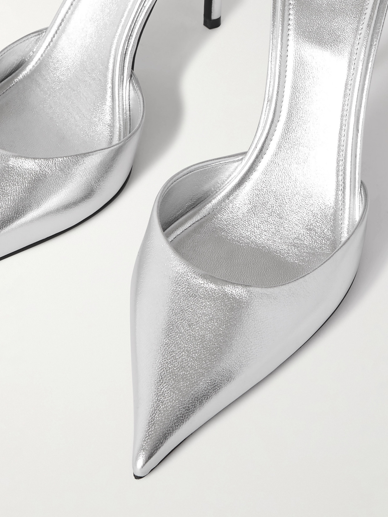 Valentino Eveninglam 100 Metallic Leather Pumps In Silver