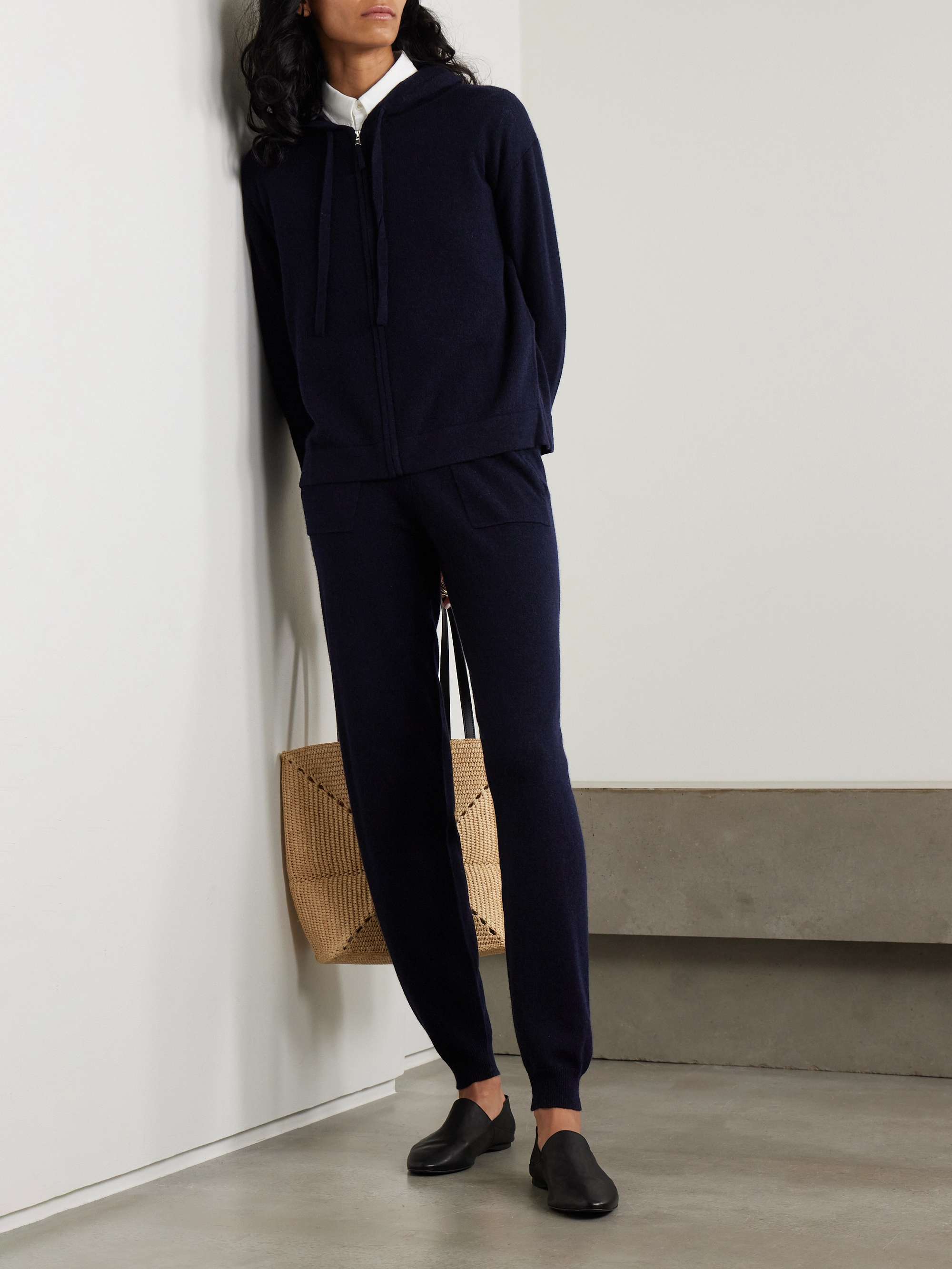 ALLUDE 