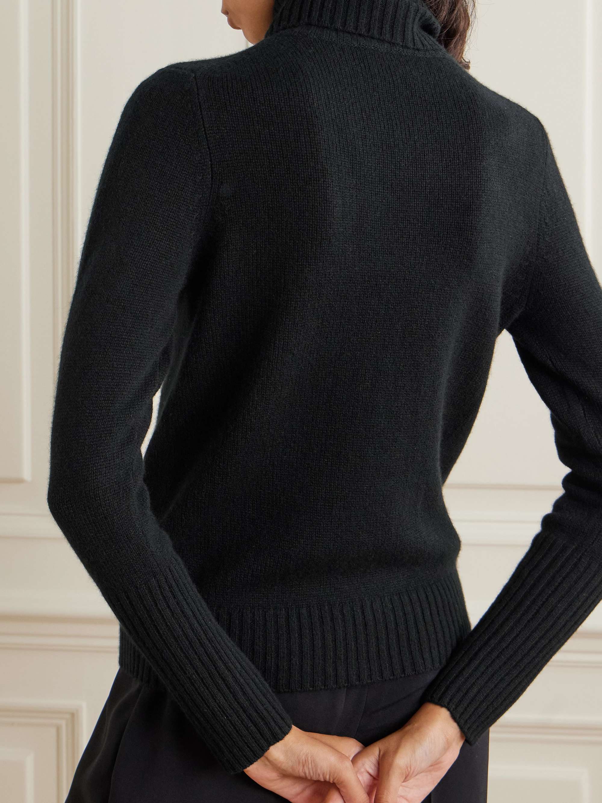 ALLUDE 