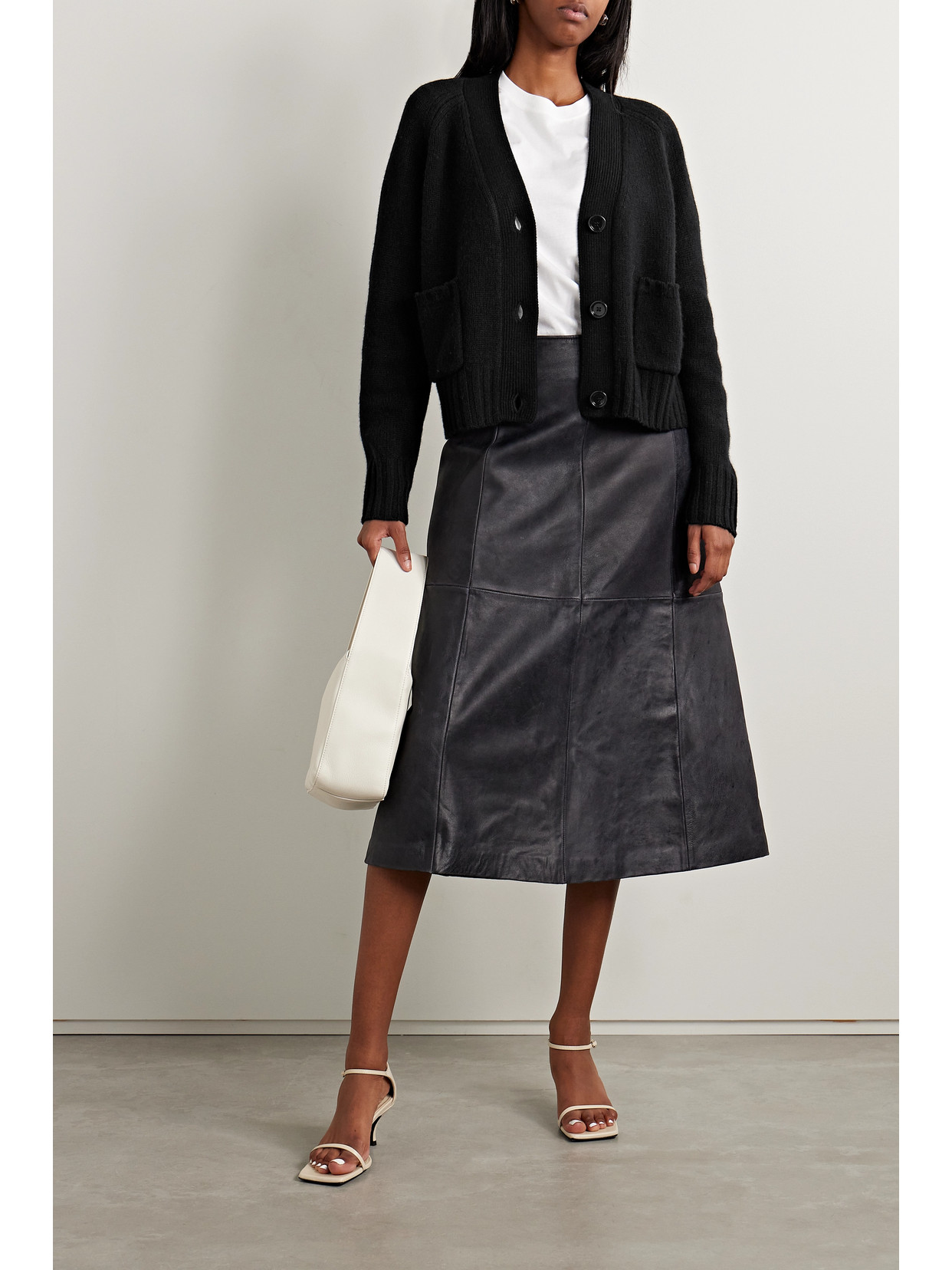 Allude Buttoned Pocket Cardigan In Black