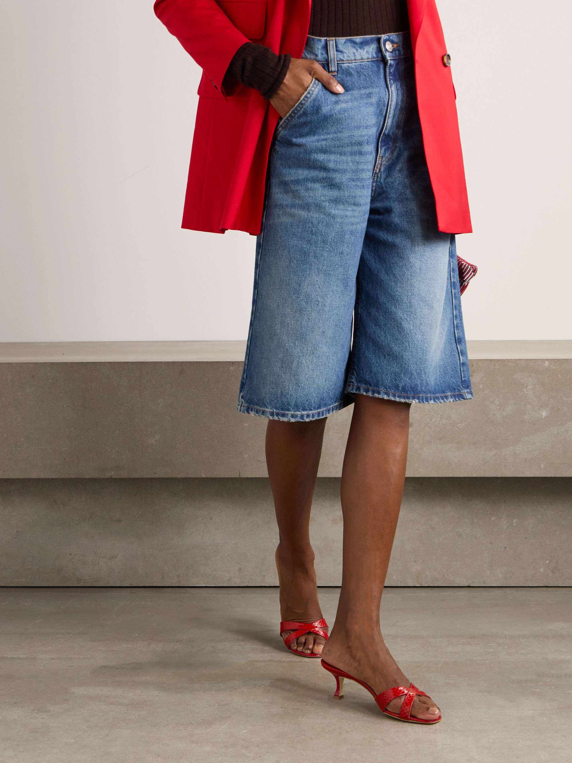 MANOLO BLAHNIK 