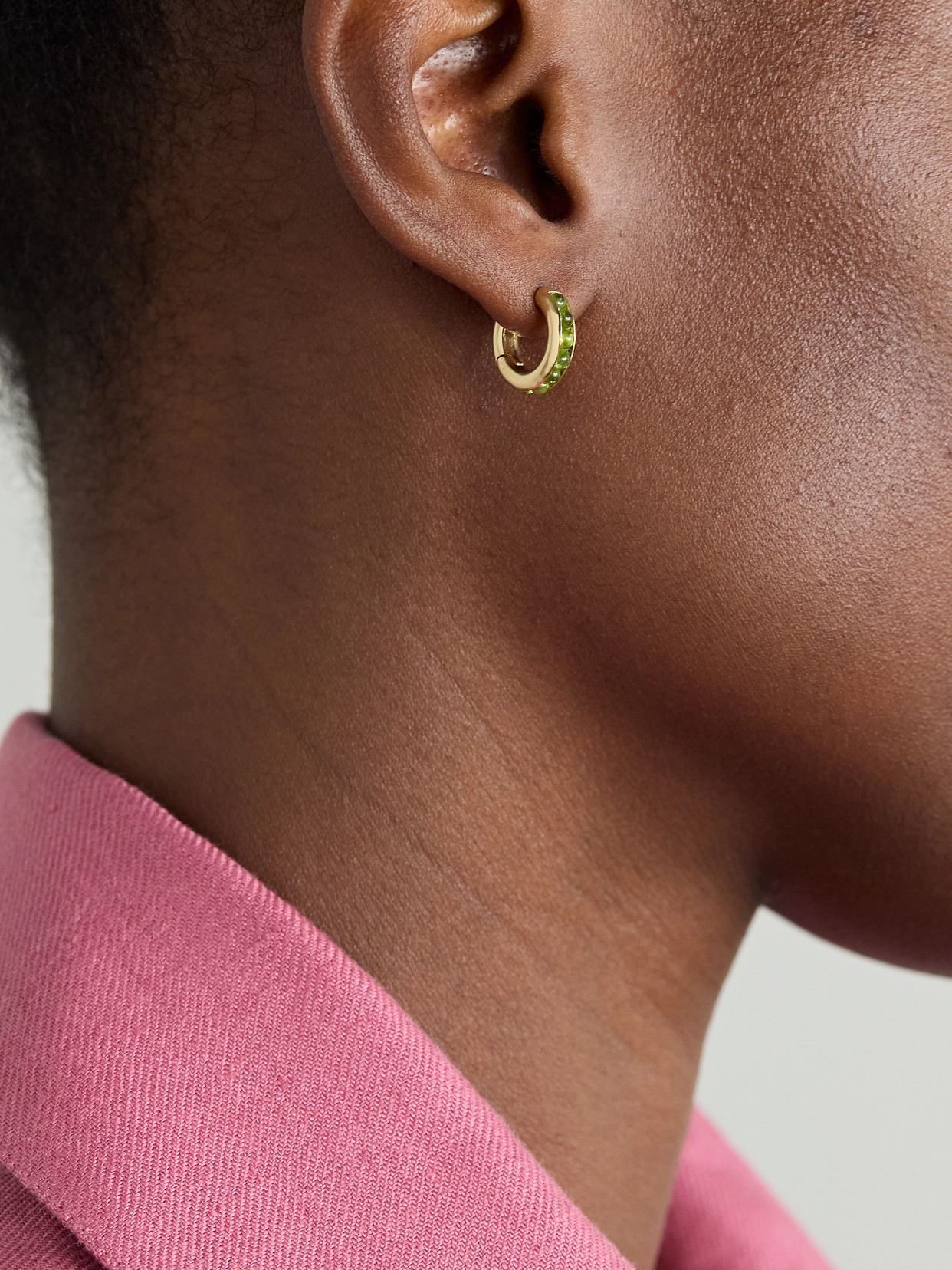 Brent Neale Huggies 18-karat Gold Tourmaline Hoop Earrings In Gold