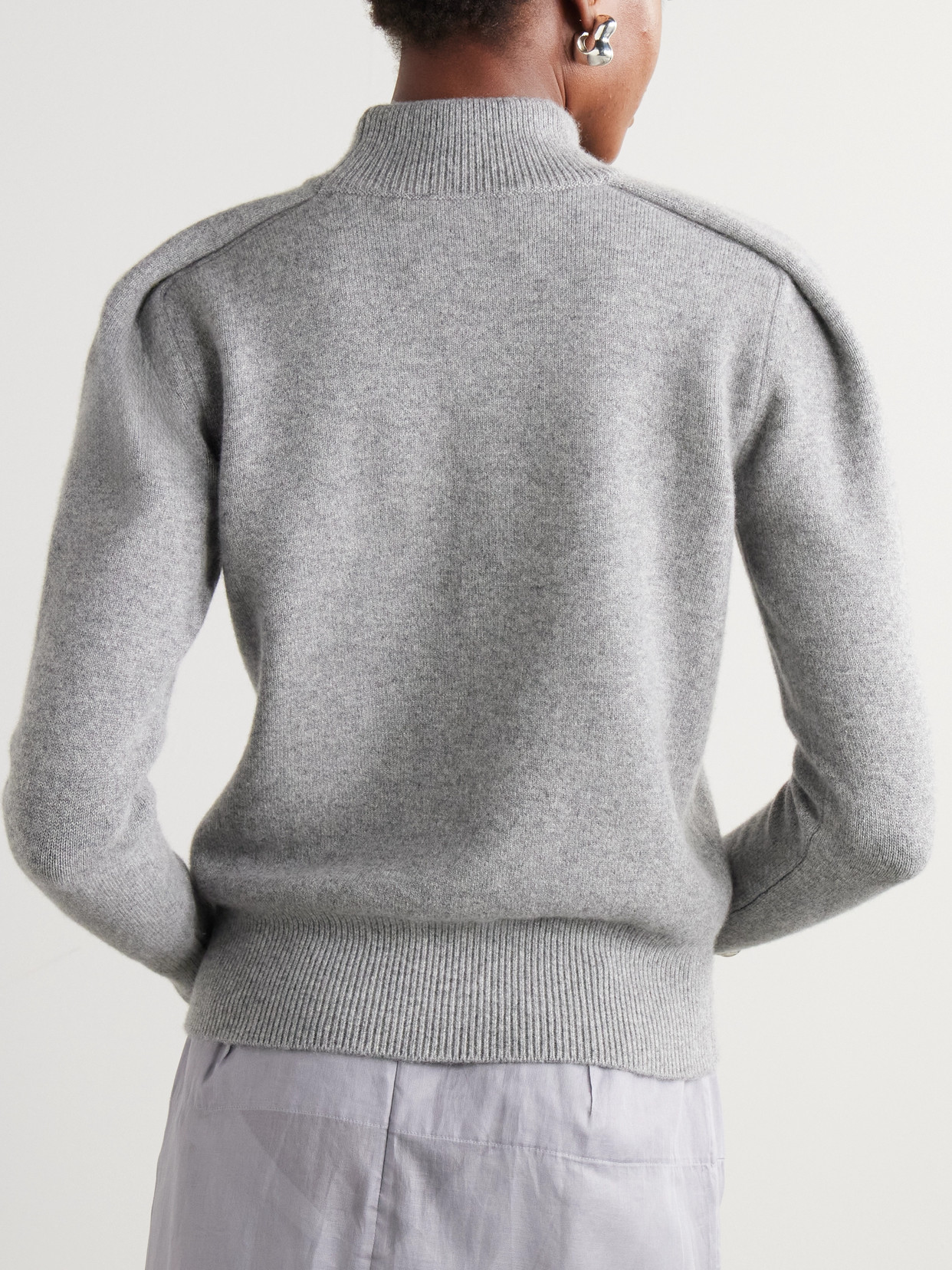 Sasuphi Ribbed Cashmere Sweater In Gray