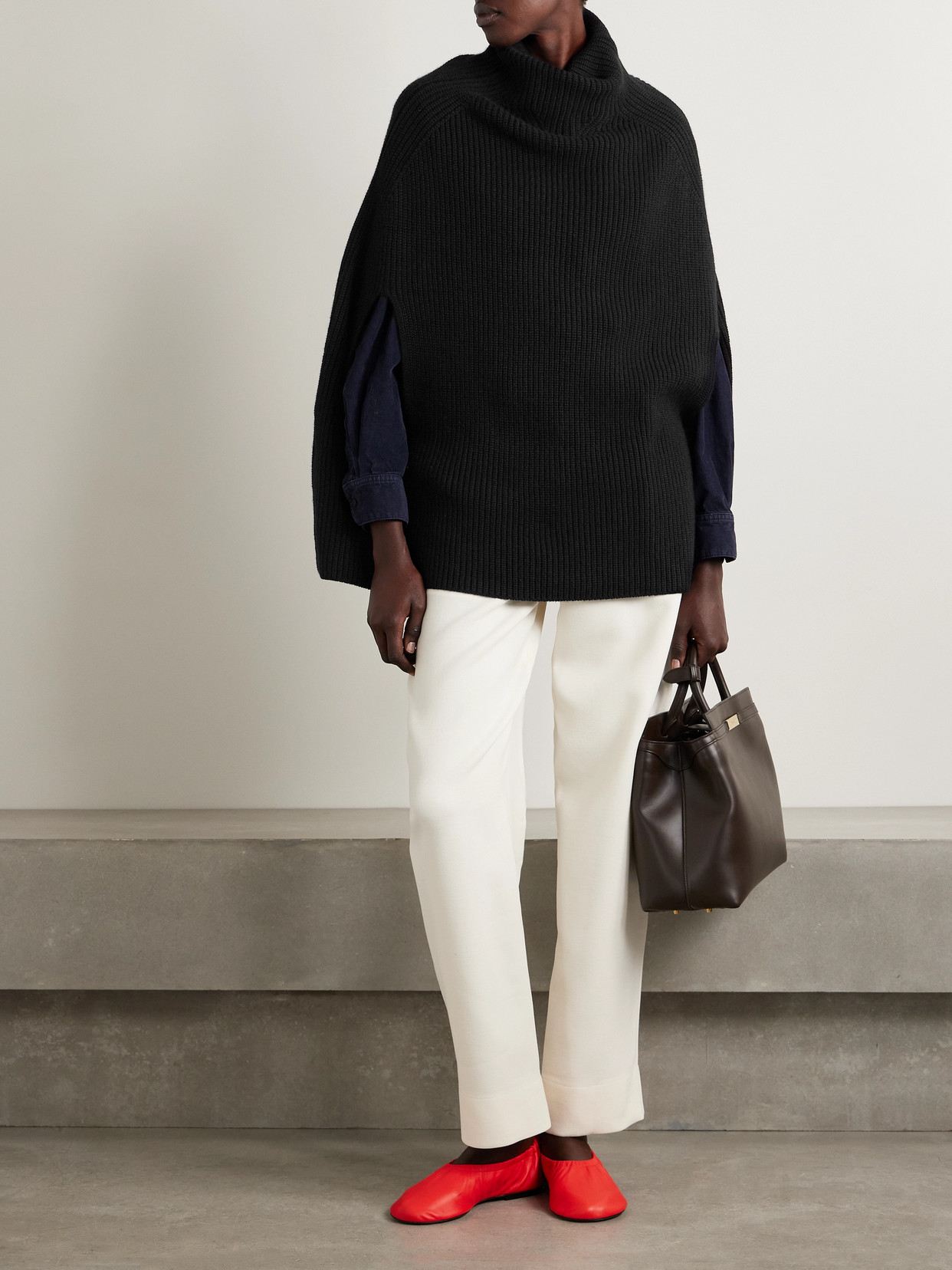 Sa Su Phi Marine Ribbed Cashmere Cape In Black