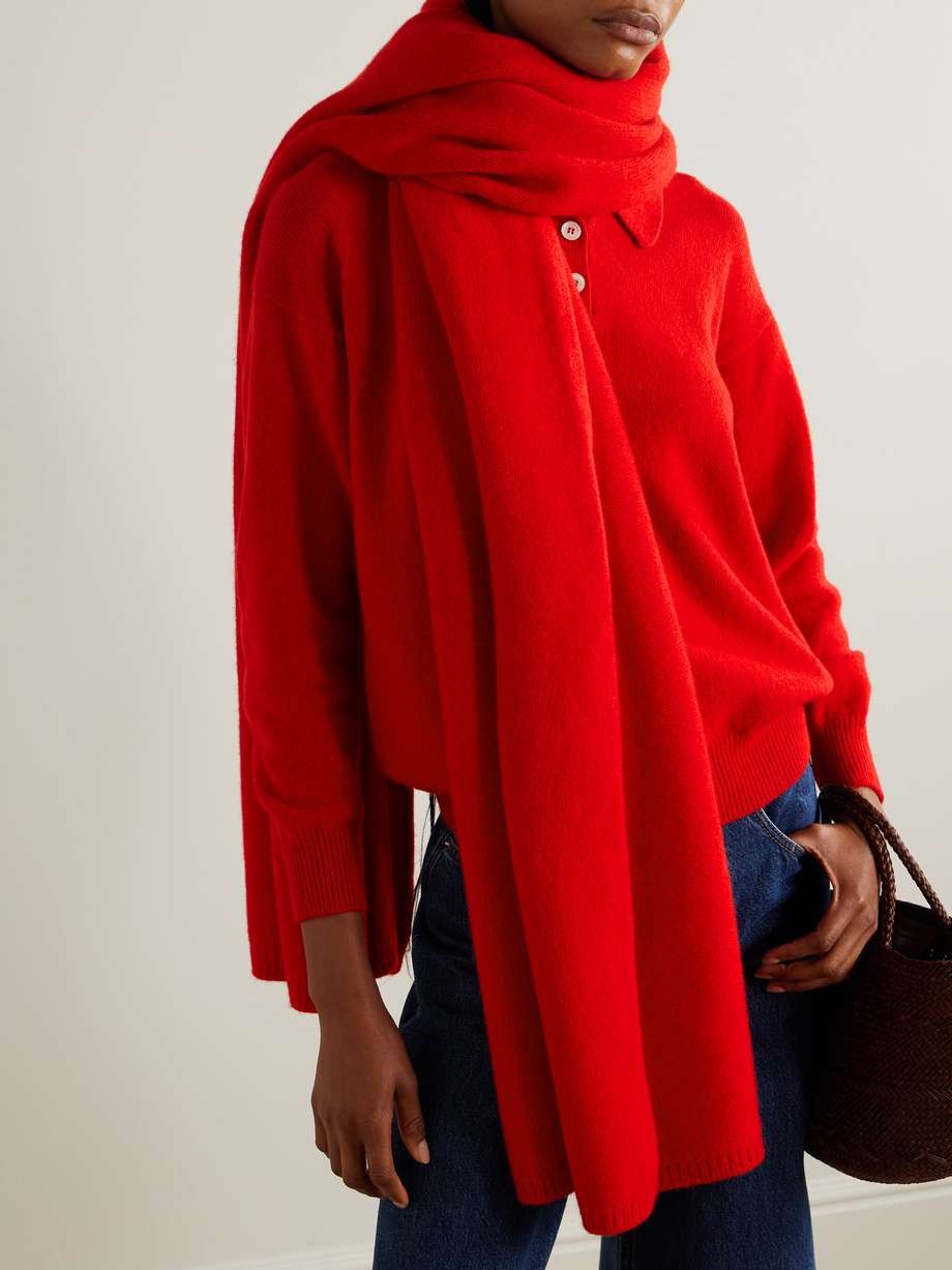 &Daughter's 'Brea' scarf has been made in Scotland from Geelong lambswool that has an exceptionally soft handle. It's knitted in a wide profile that's perfect for bundling up in during colder months. Pair yours with a tonal polo sweater or the coordinating 'Ada' cardigan.