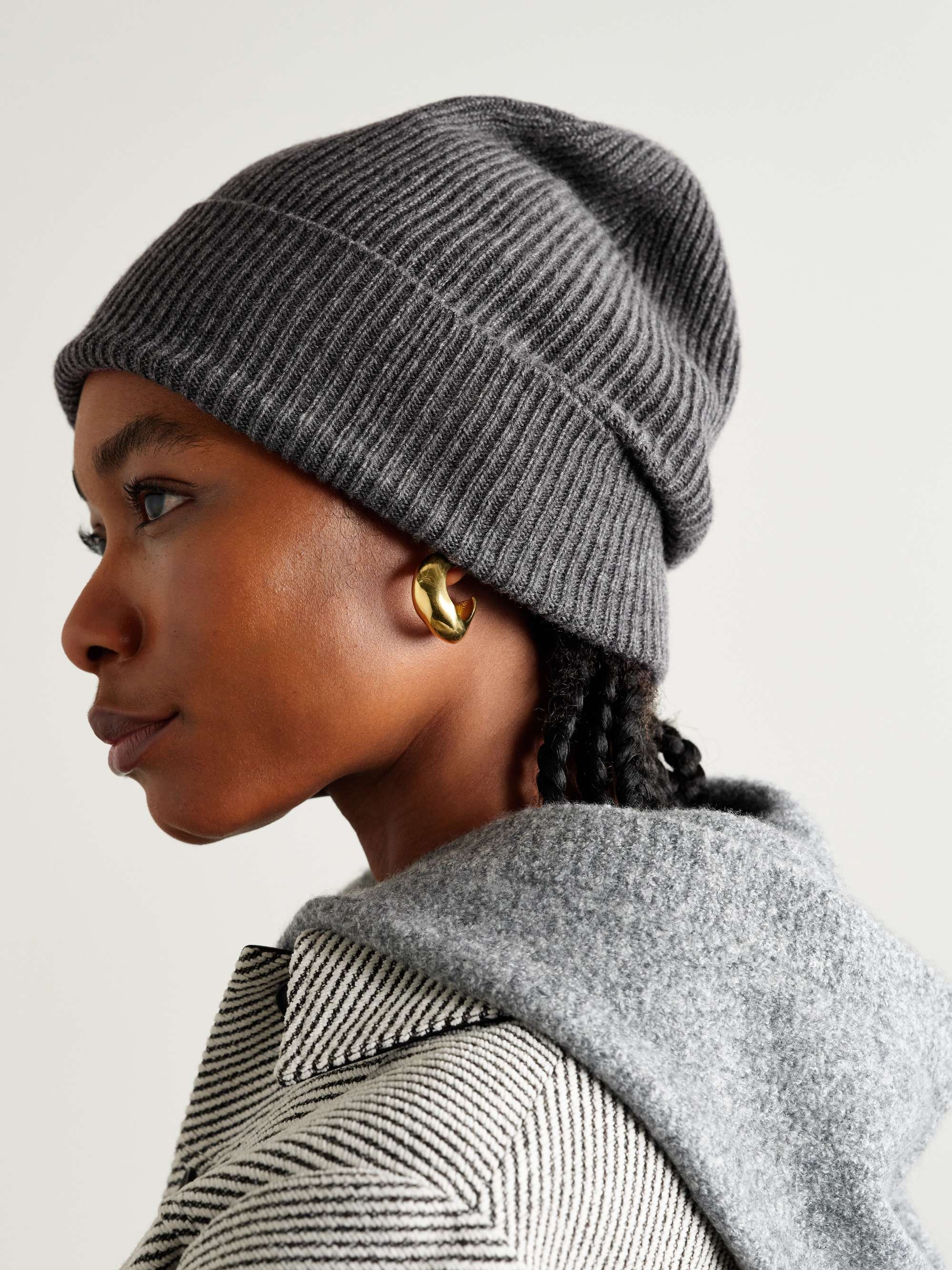 Johnstons of Elgin - Cashmere Cable Round Neck Sweater