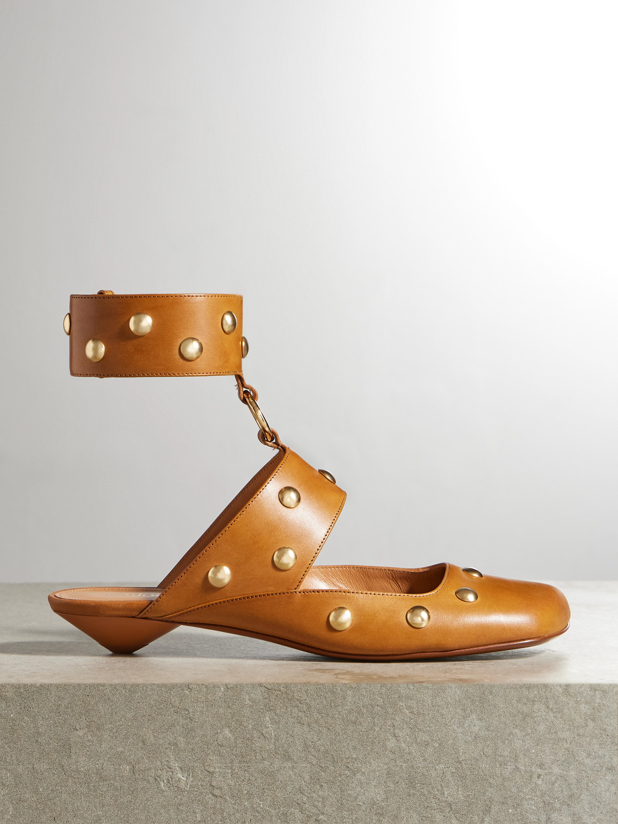 Chloé Jade Studded Leather Pumps In Brown