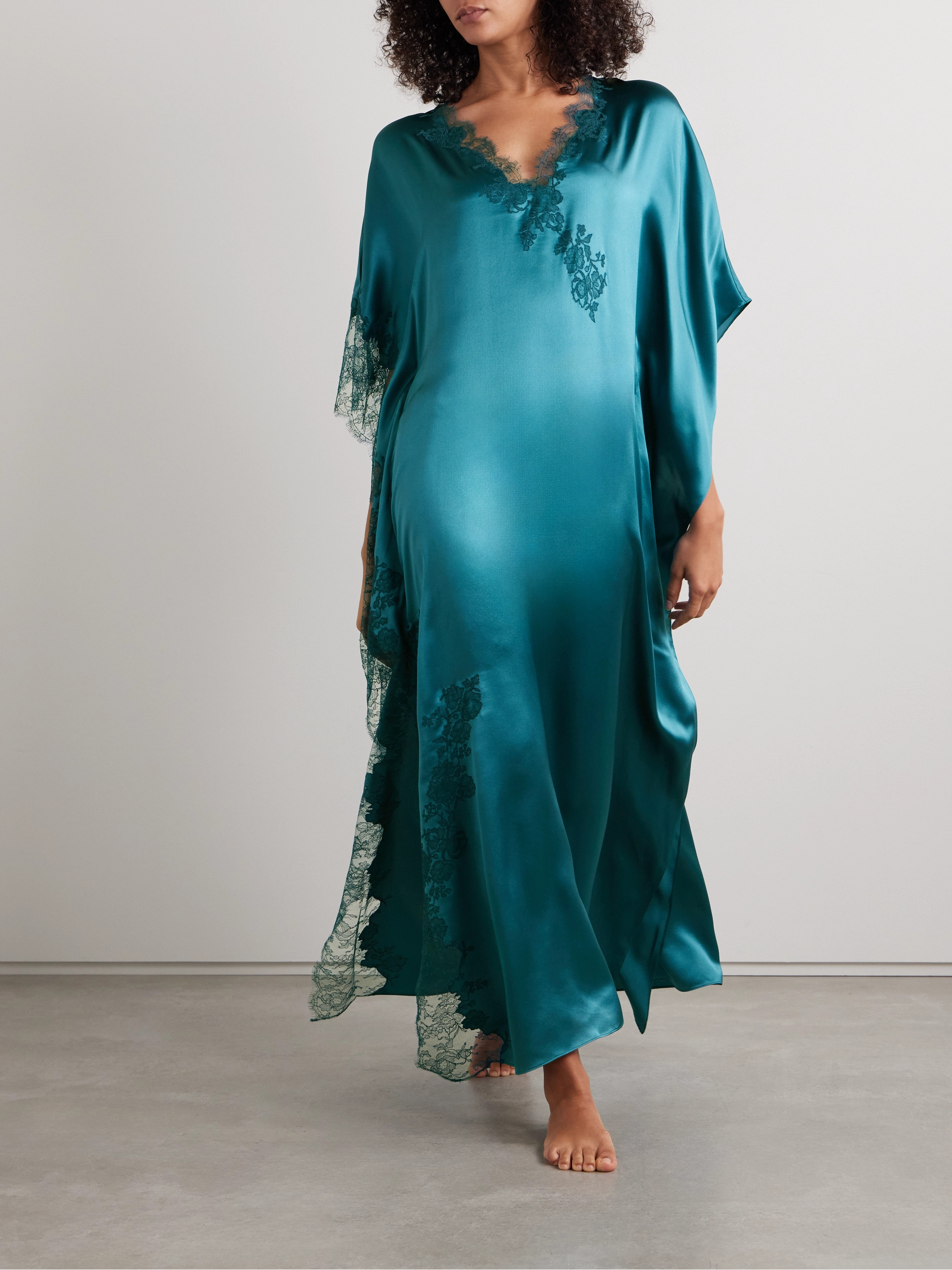 Carine Gilson Chantilly lace-trimmed silk-satin kaftan