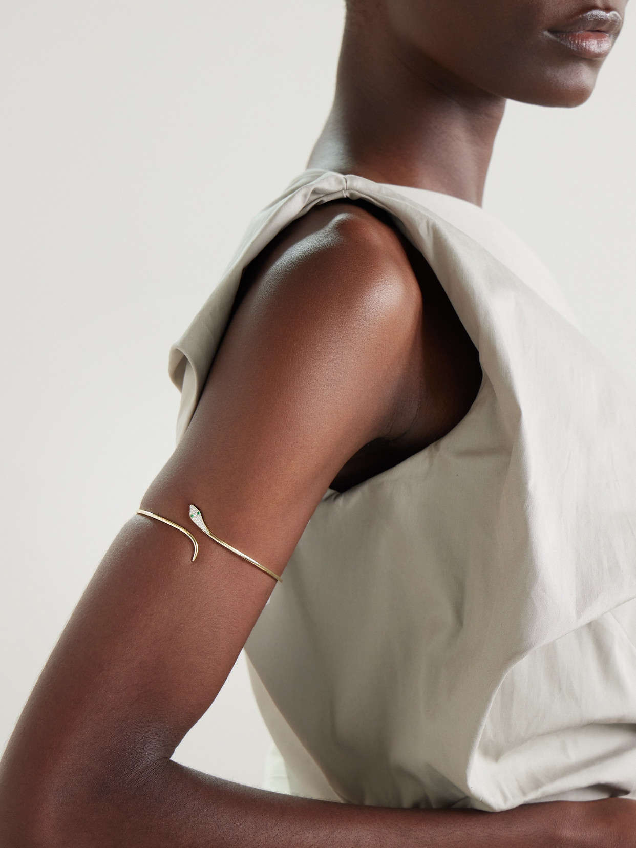 Diane Kordas Snake 9-karat Gold, Emerald And Diamond Arm Cuff In Gold