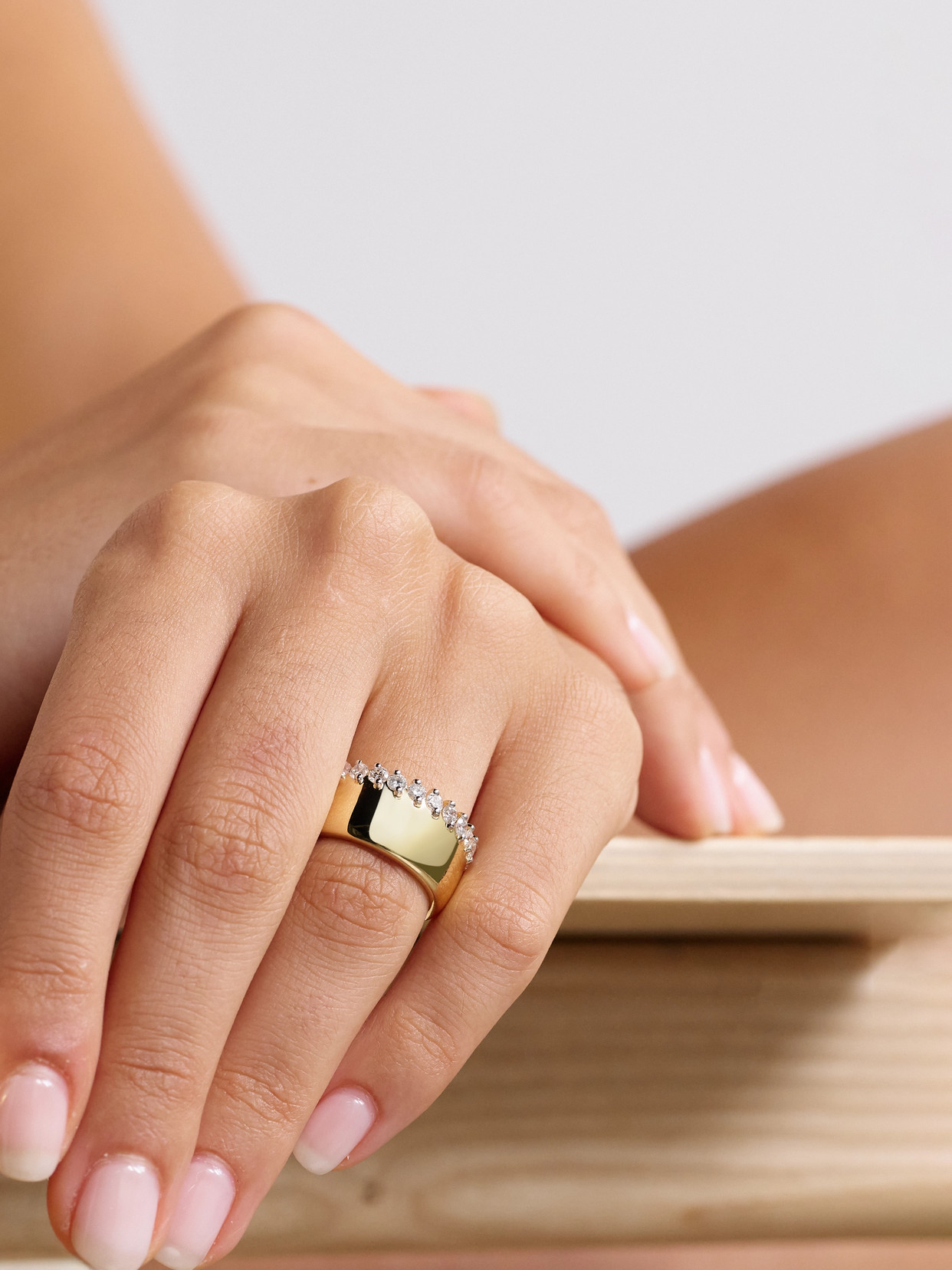 Yvonne Léon Grignotée 18-karat Gold Diamond Ring In Gold