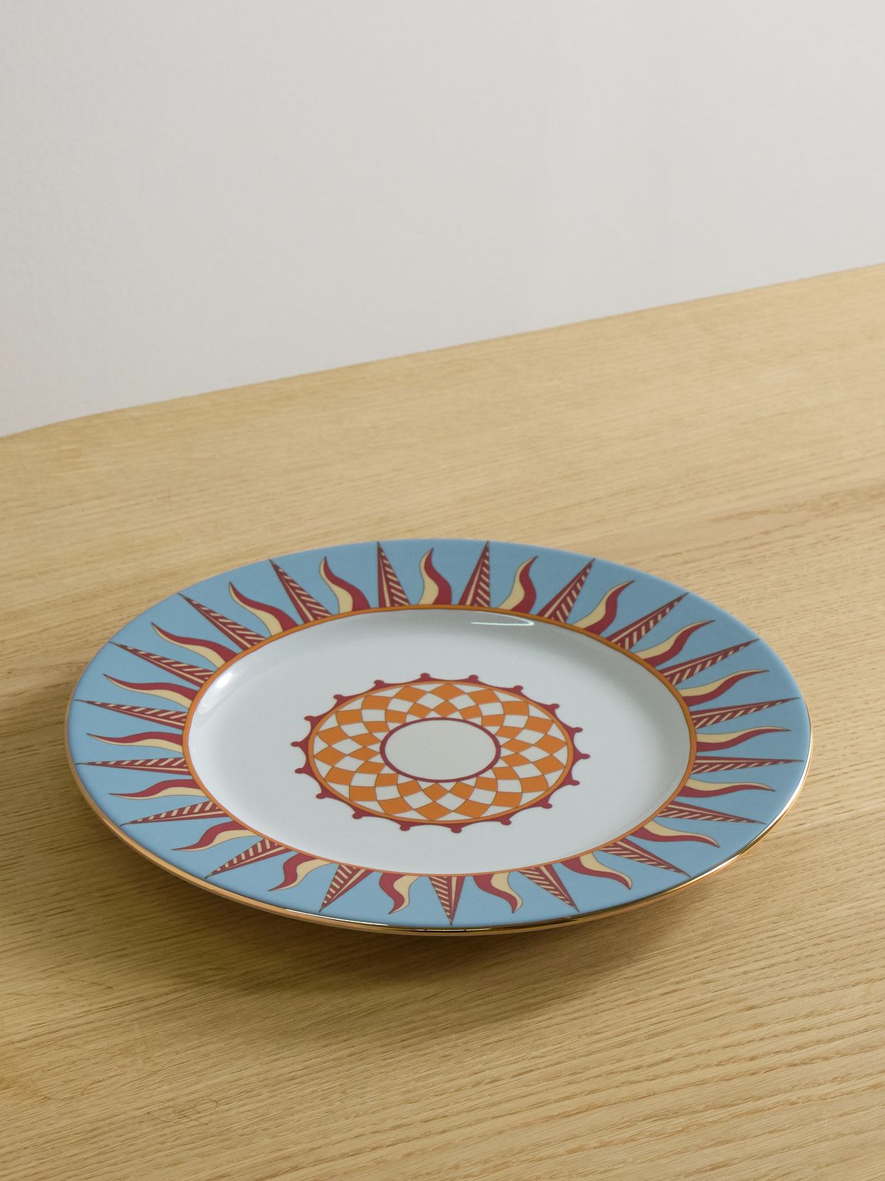 Gold-plated porcelain charger plate