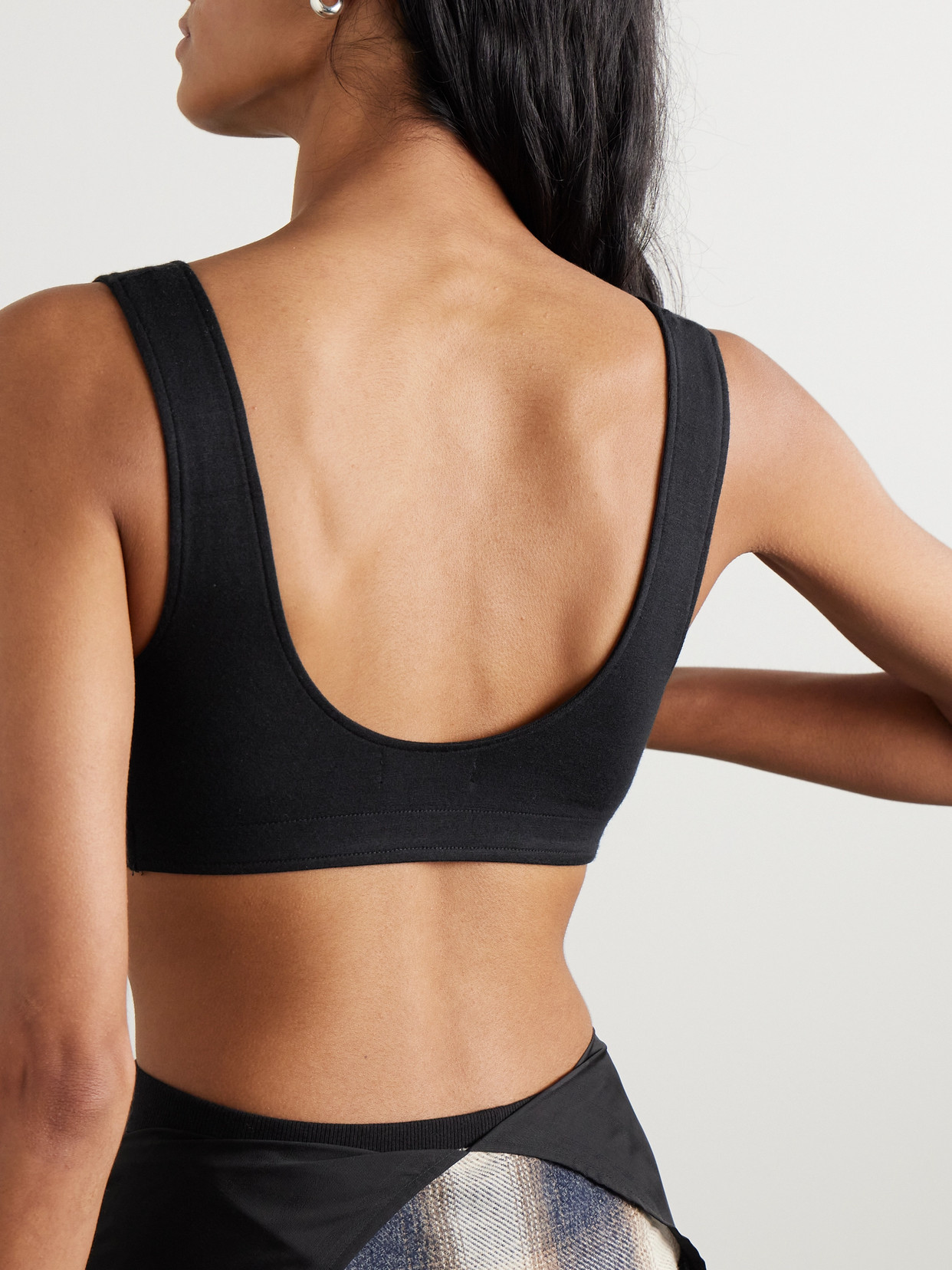 Éterne Stretch Sports Bra In Black
