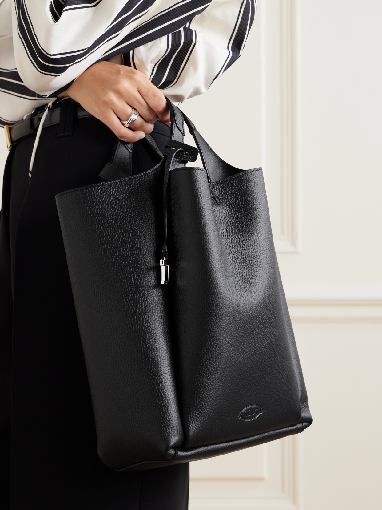 Tod's Api Textured-leather Tote In Black