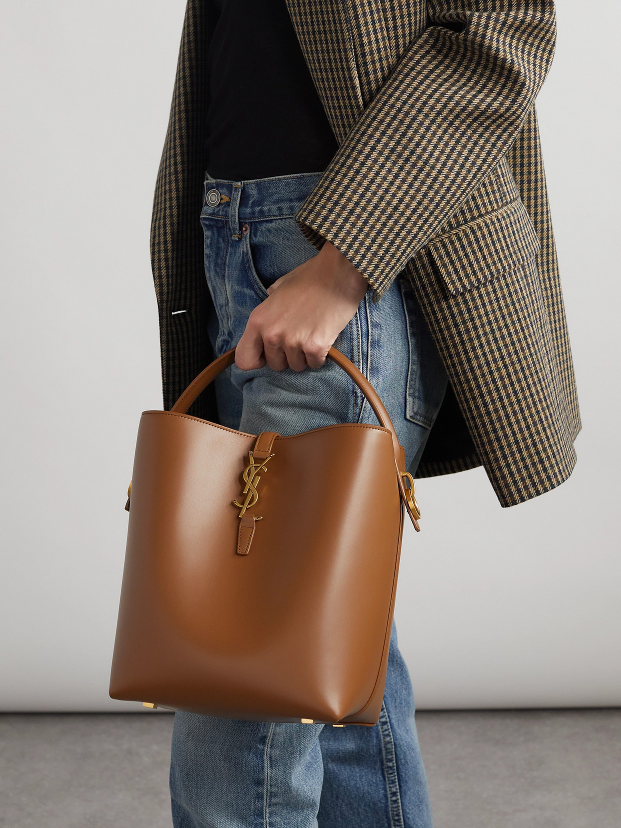 Saint Laurent Le 37 Leather Bucket Bag In Brown