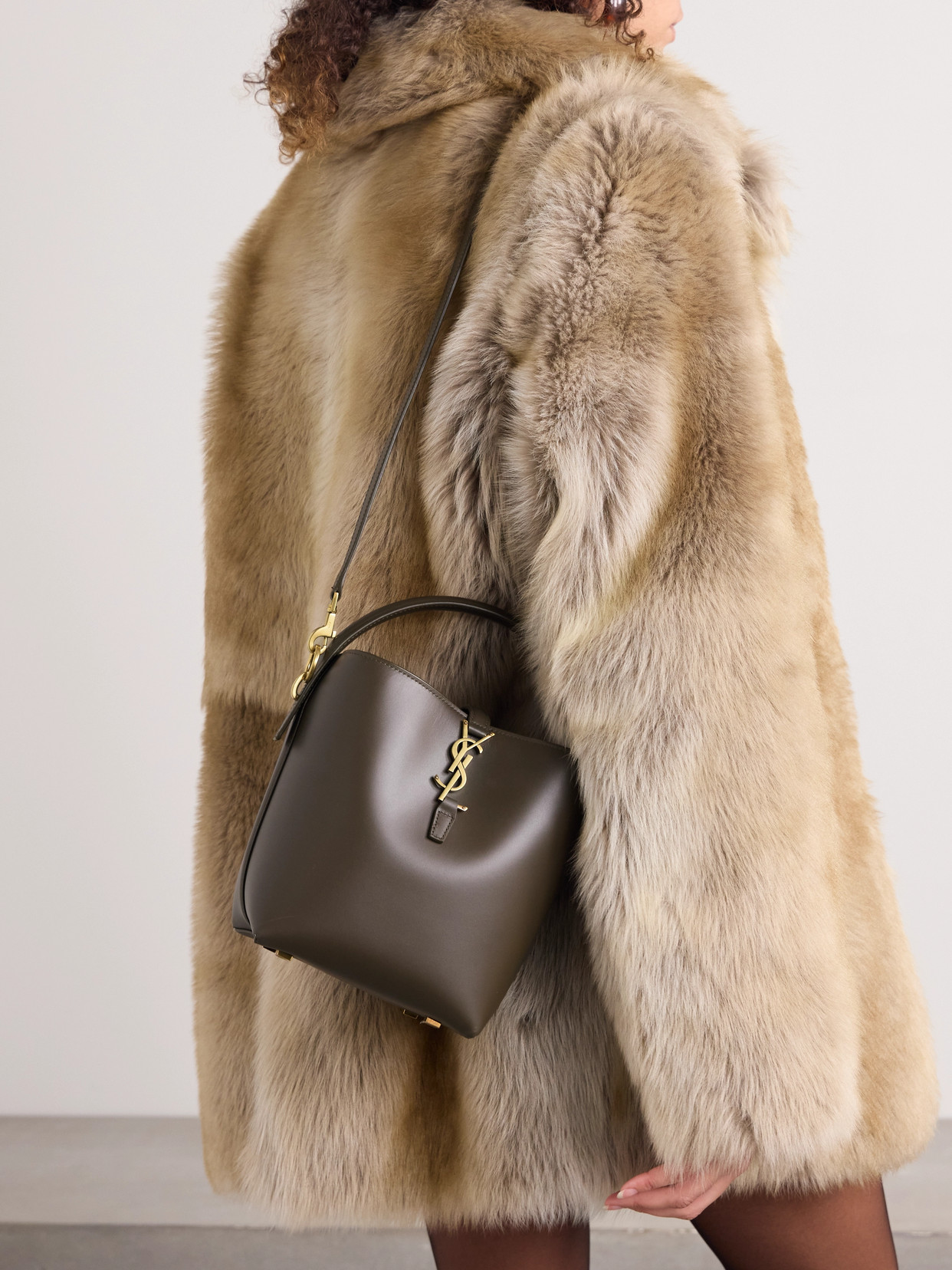 Saint Laurent Le 37 Small Leather Bucket Bag In Green