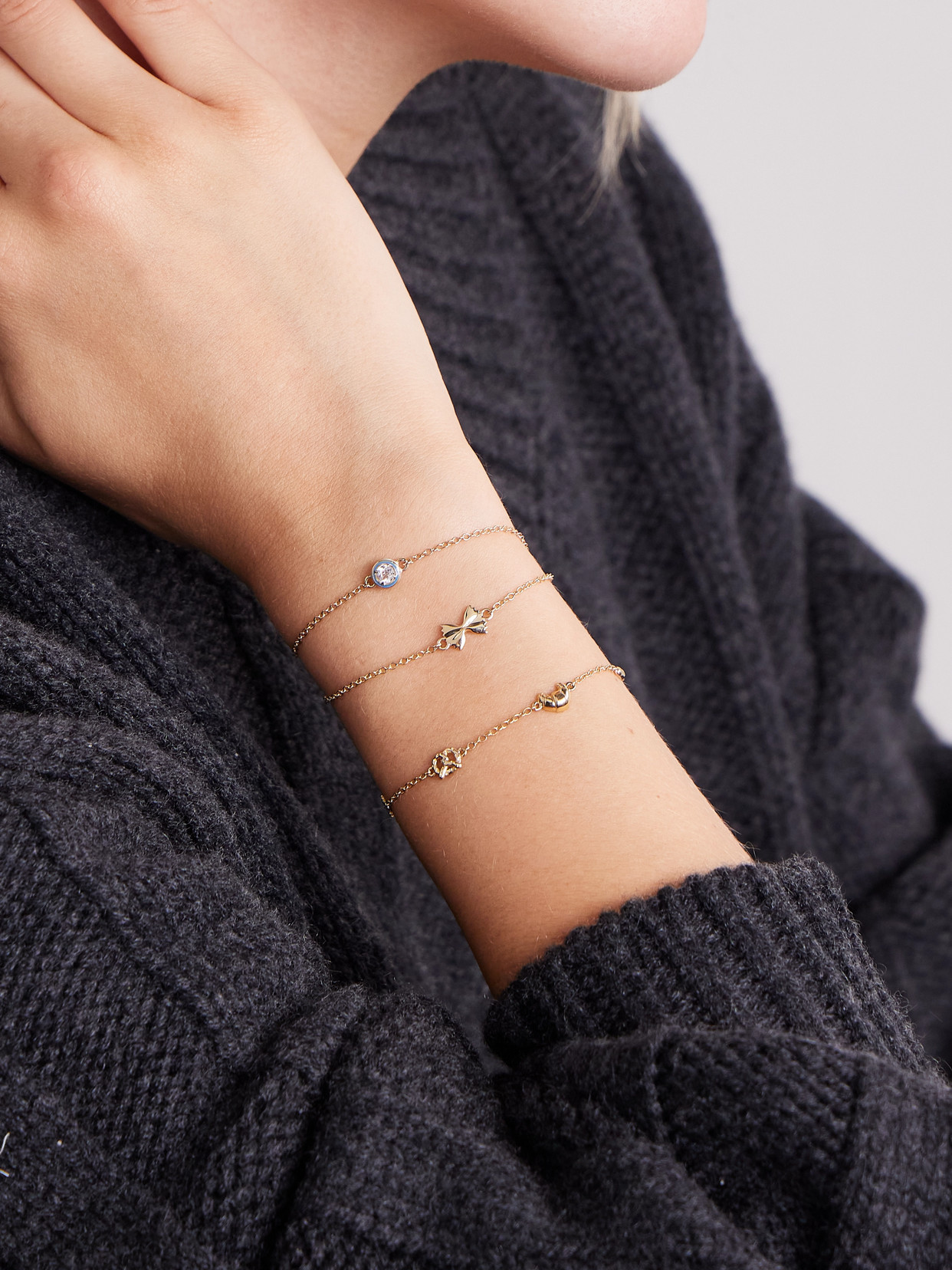 Alison Lou Mini Bowtie 14-karat Gold Bracelet In Gold