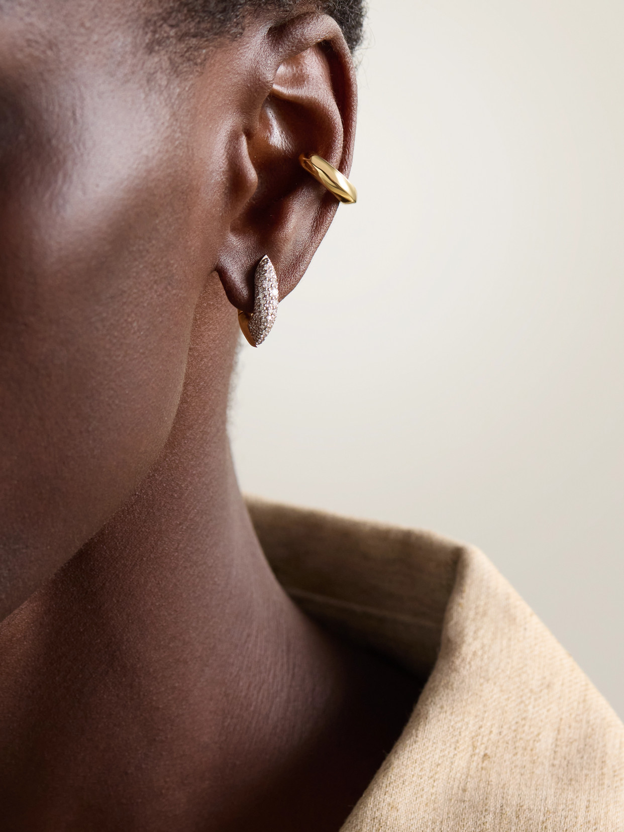 Uniform Object Shard 18-karat Gold Ear Cuff In Gold