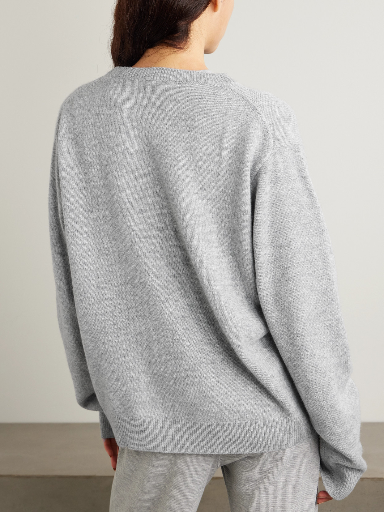 Éterne James Cashmere Sweater In Gray