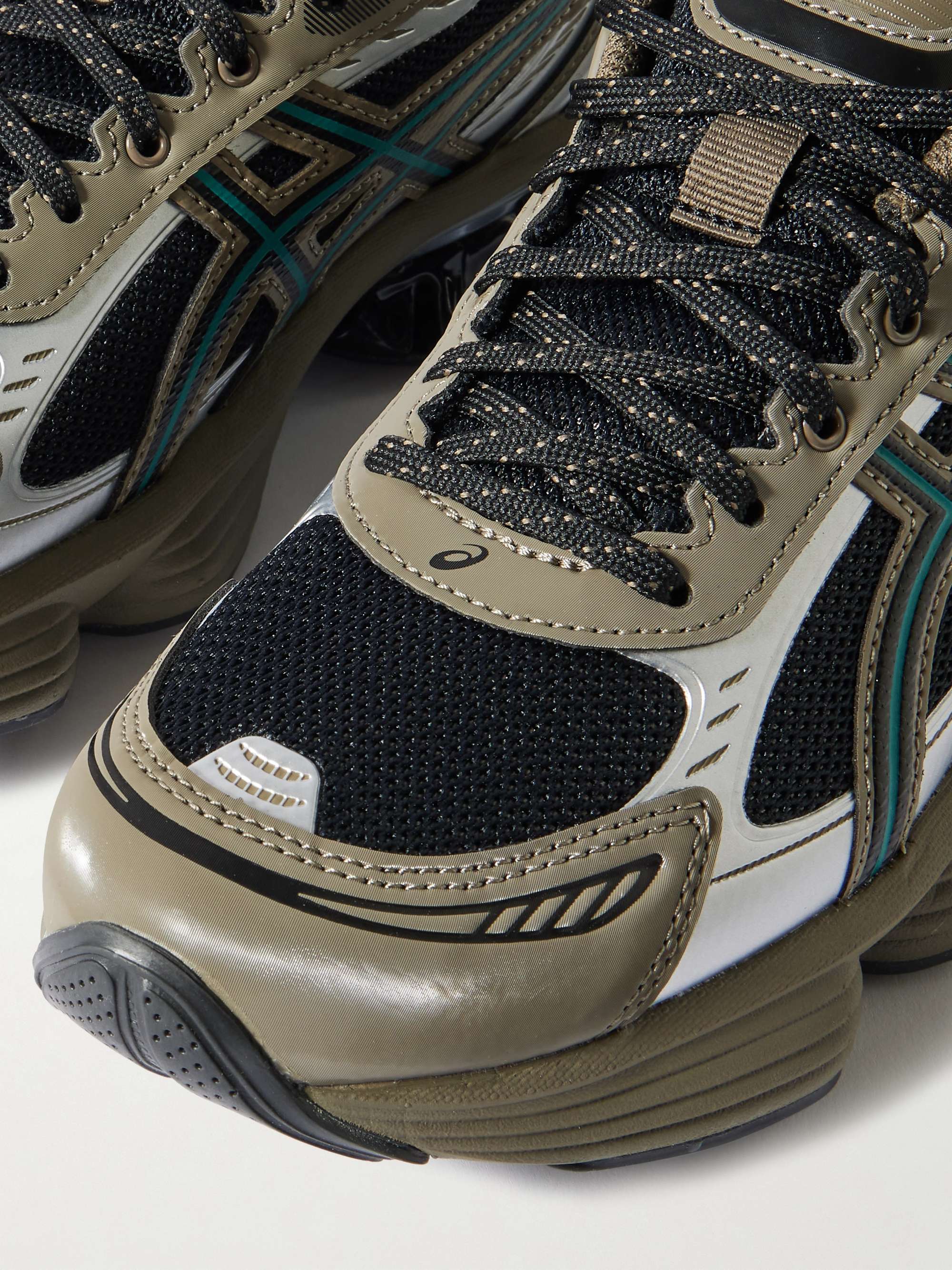 ASICS 