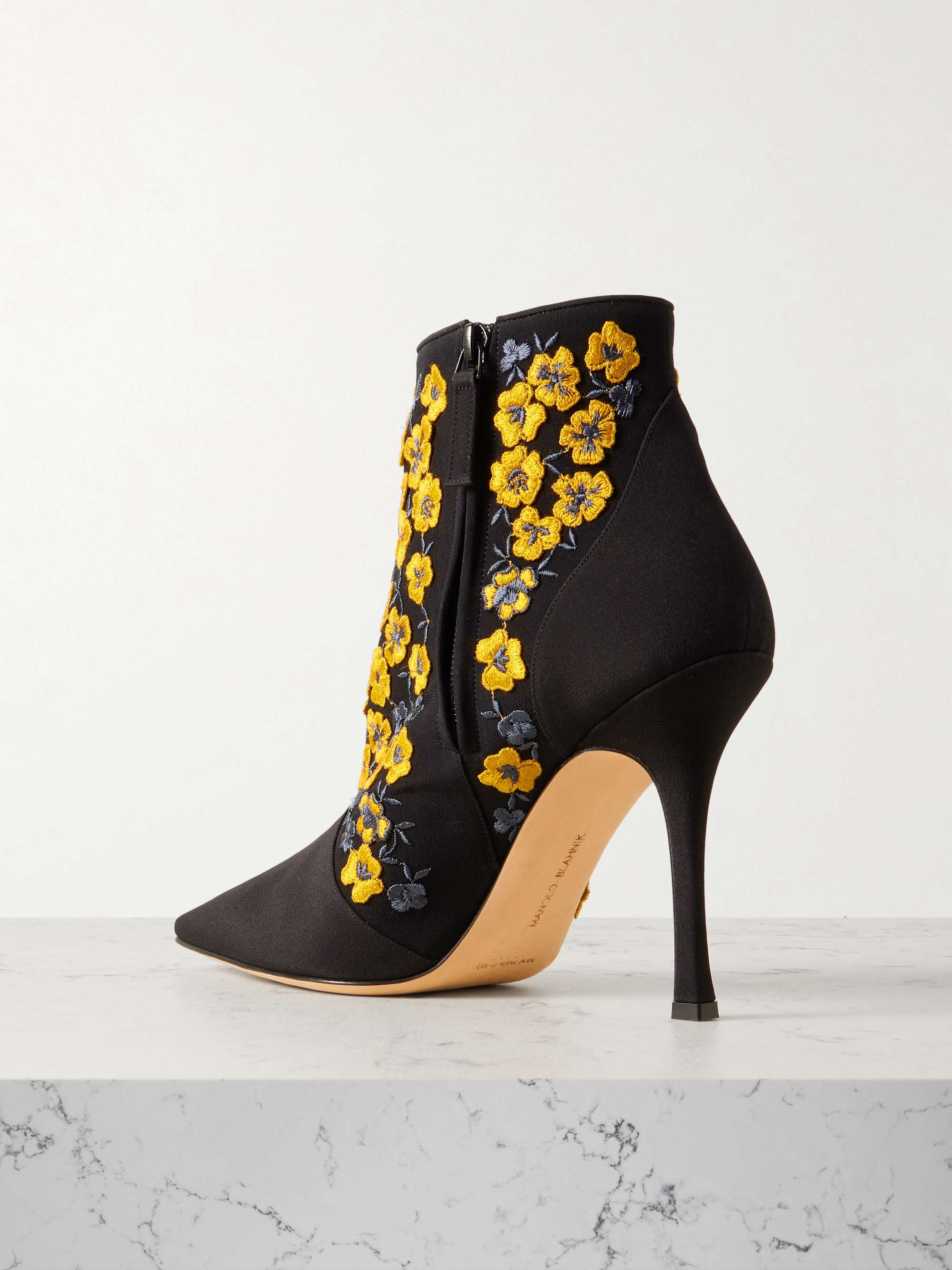 MANOLO BLAHNIK 