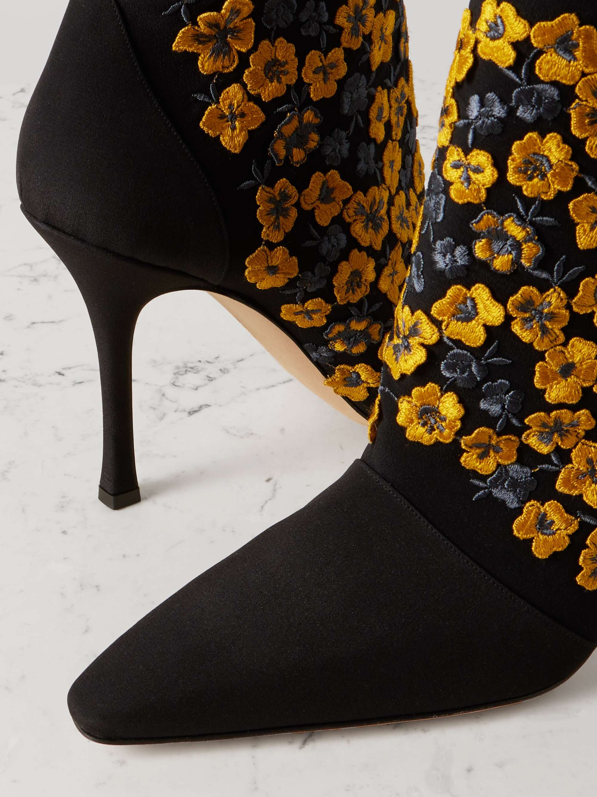 MANOLO BLAHNIK 