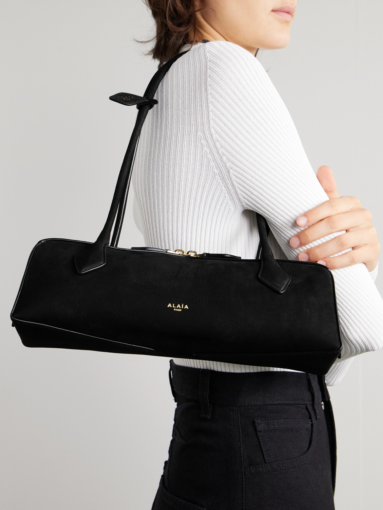 Alaïa Womens Alaia Le Teckel Branded-tag Leather Shoulder Bag In Black