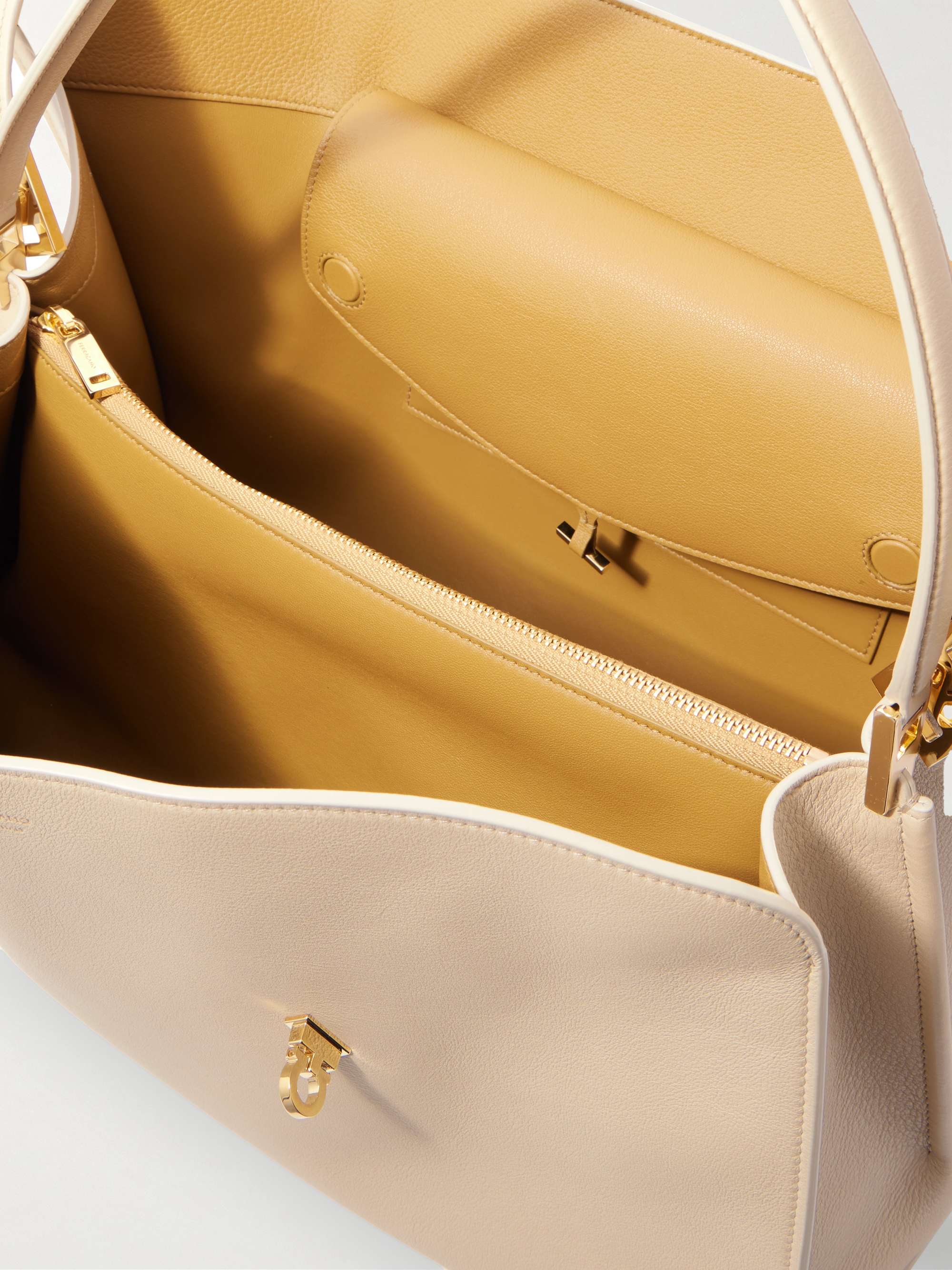 FERRAGAMO 