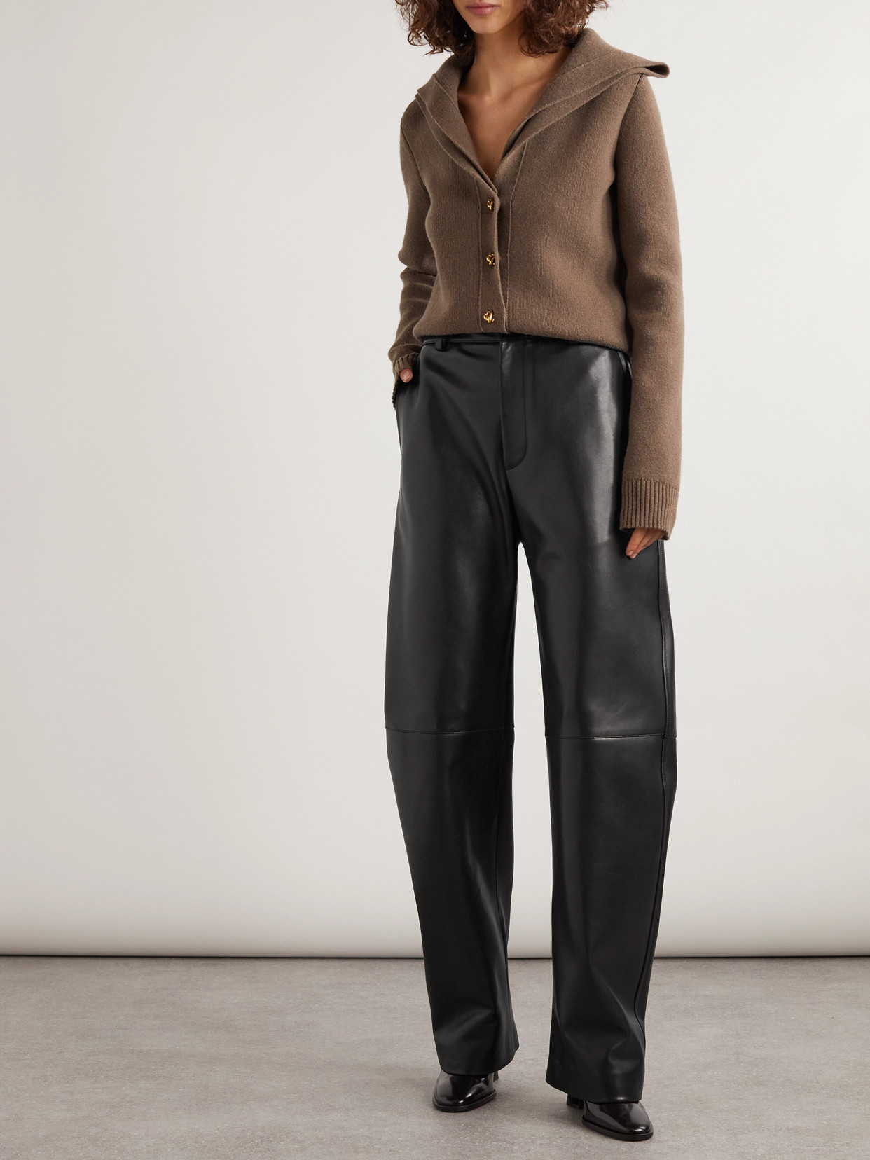 Bottega Veneta Mid-rise Leather Barrel-leg Pants In Black