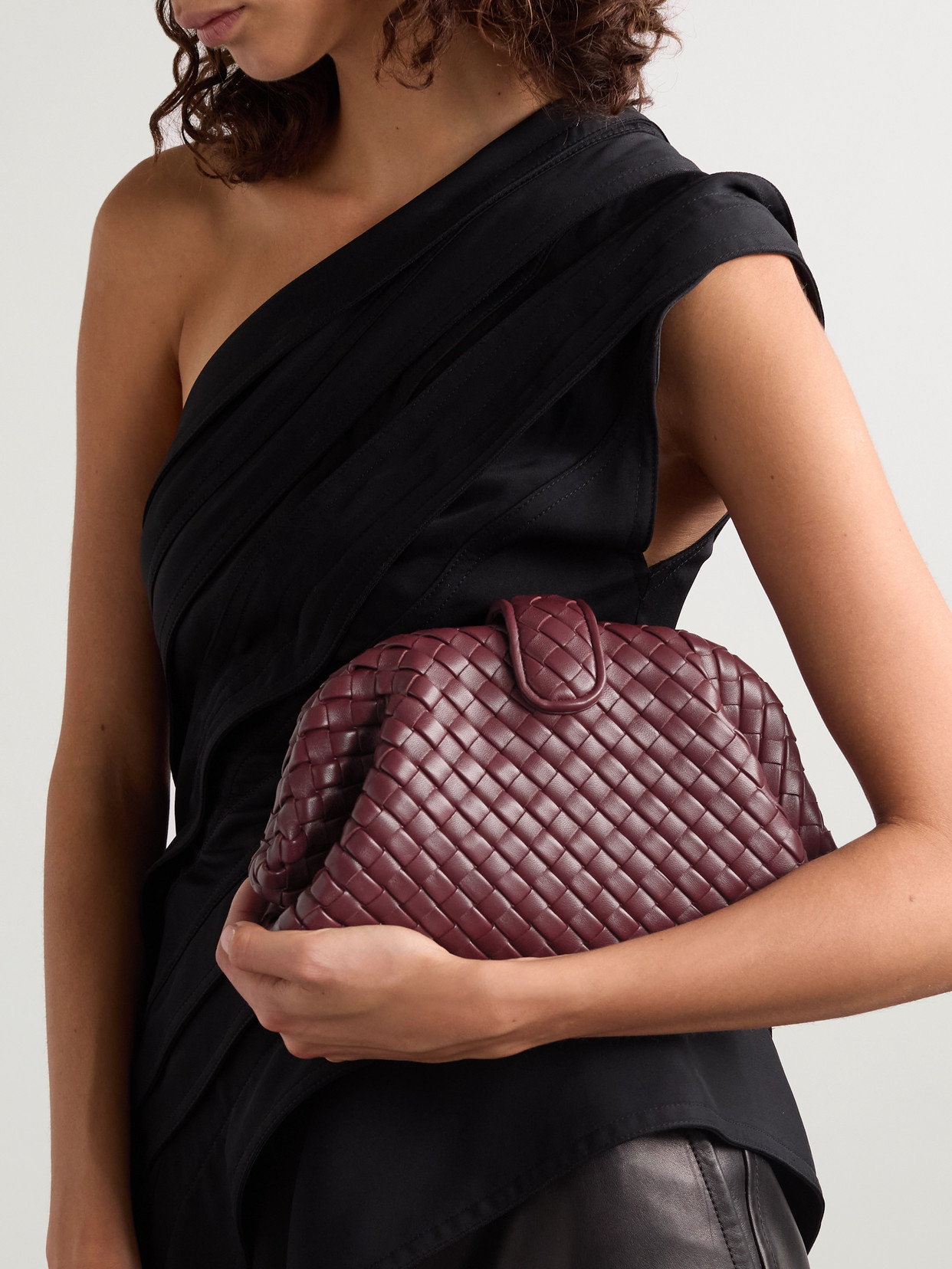BOTTEGA VENETA LAUREN 1980 SMALL INTRECCIATO LEATHER CLUTCH