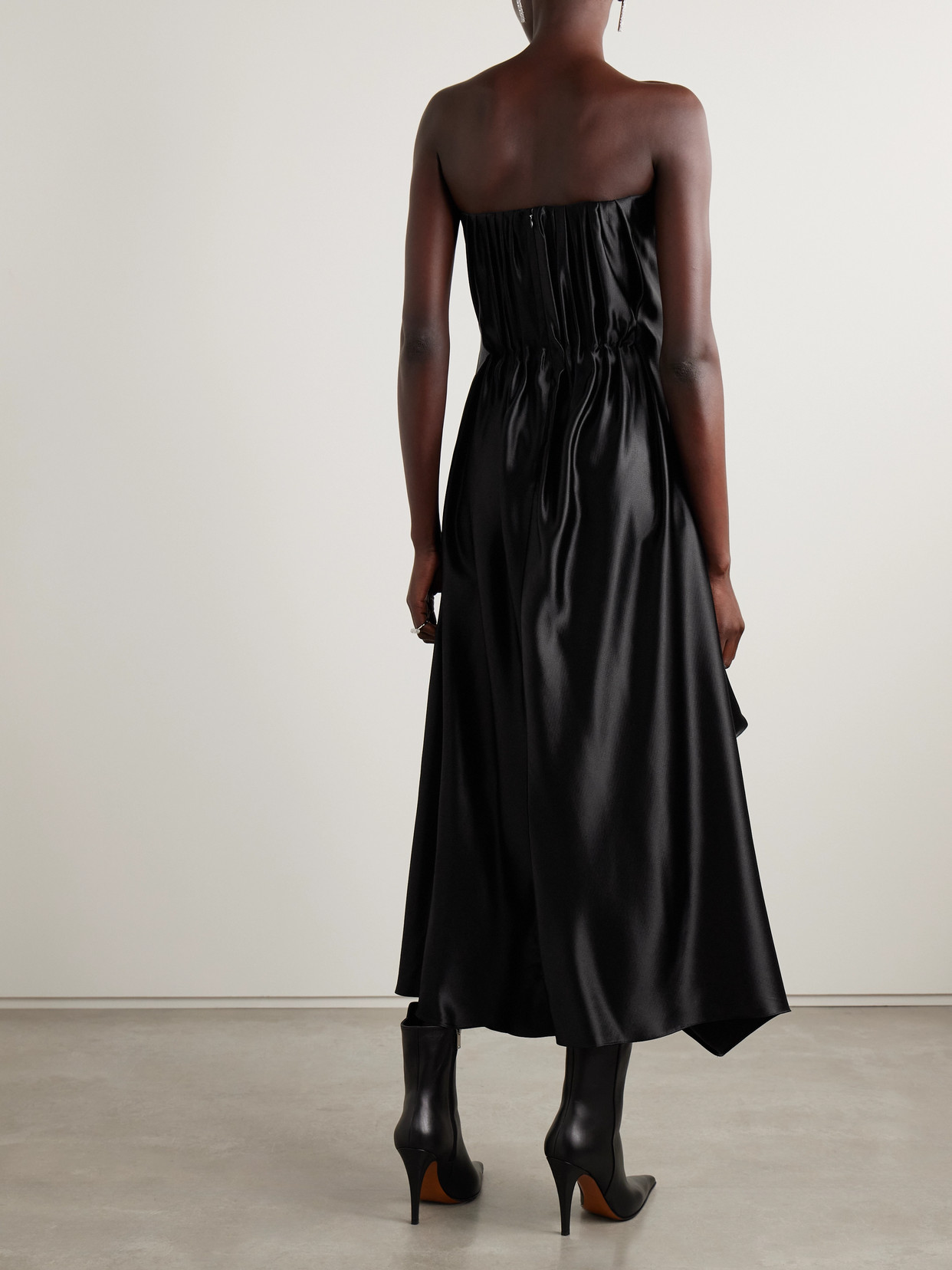 Alexander Mcqueen Strapless Pleated Hammered-satin Maxi Dress In Black
