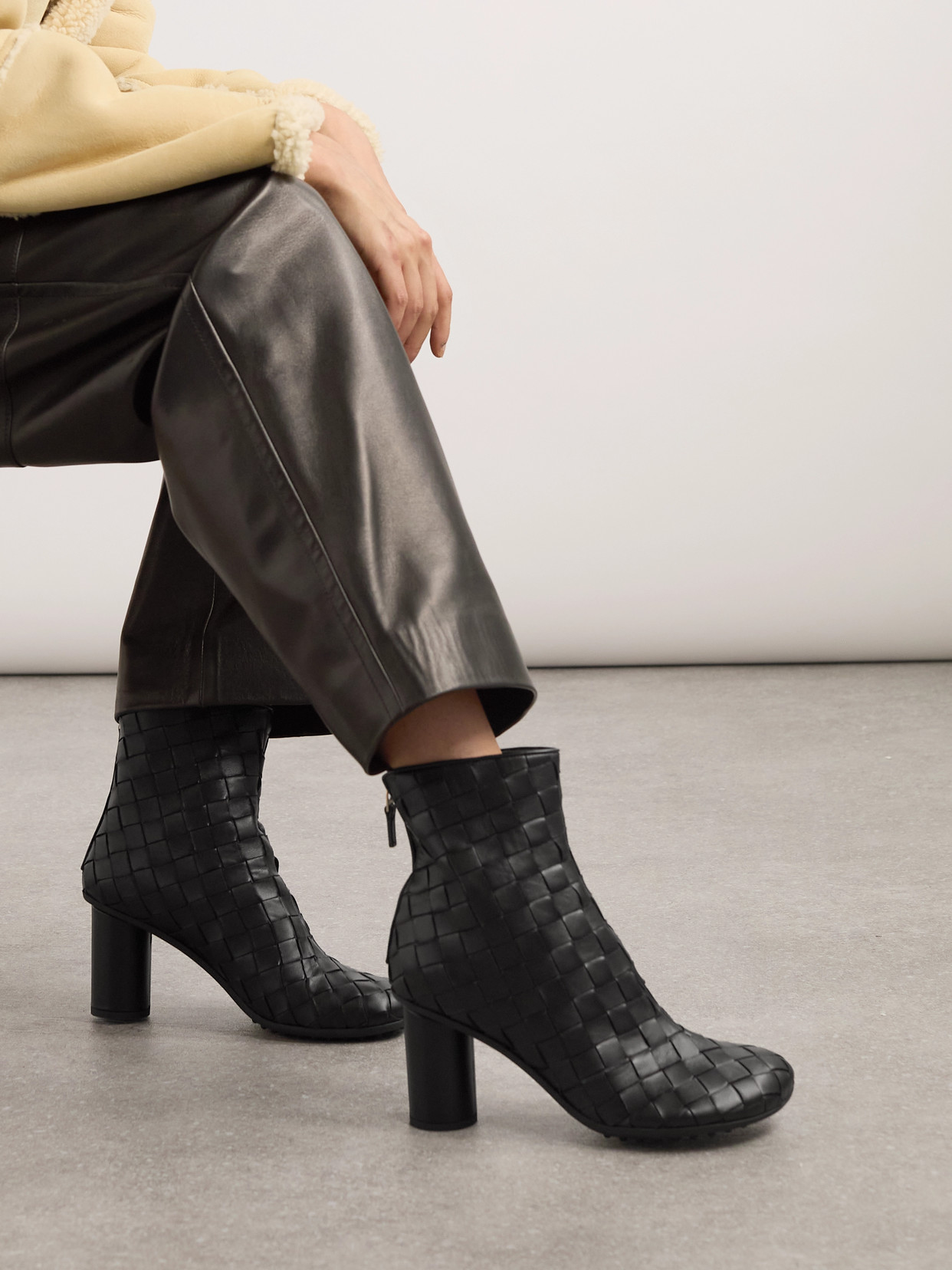 Bottega Veneta Dark Brown Leather Atomic Ankle Boots In Black