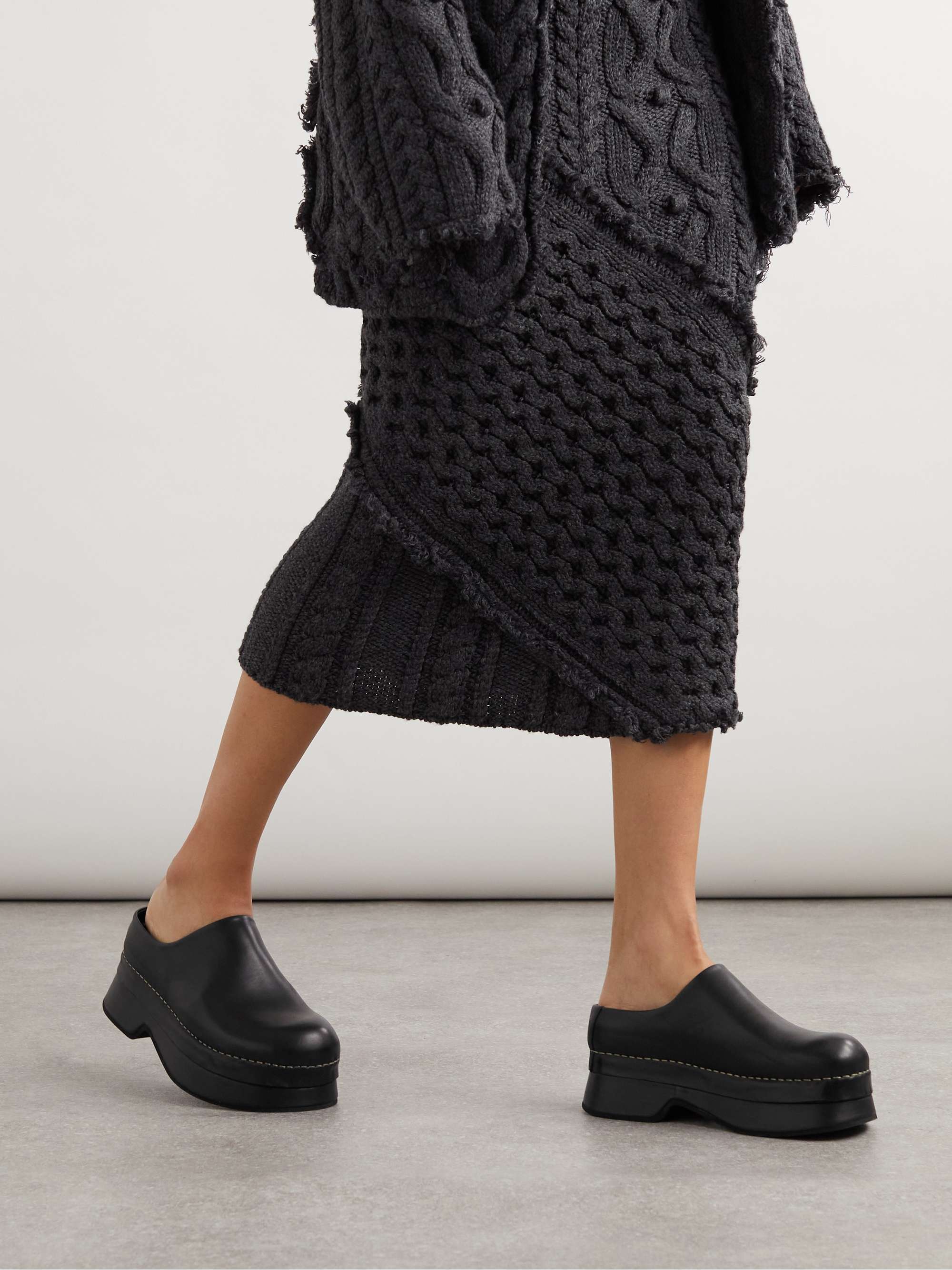 【関税&送料込】Alexander Mcqueen Black Leather Mules McQueen Leather Block-Heel Mules - Bergdorf Goodman