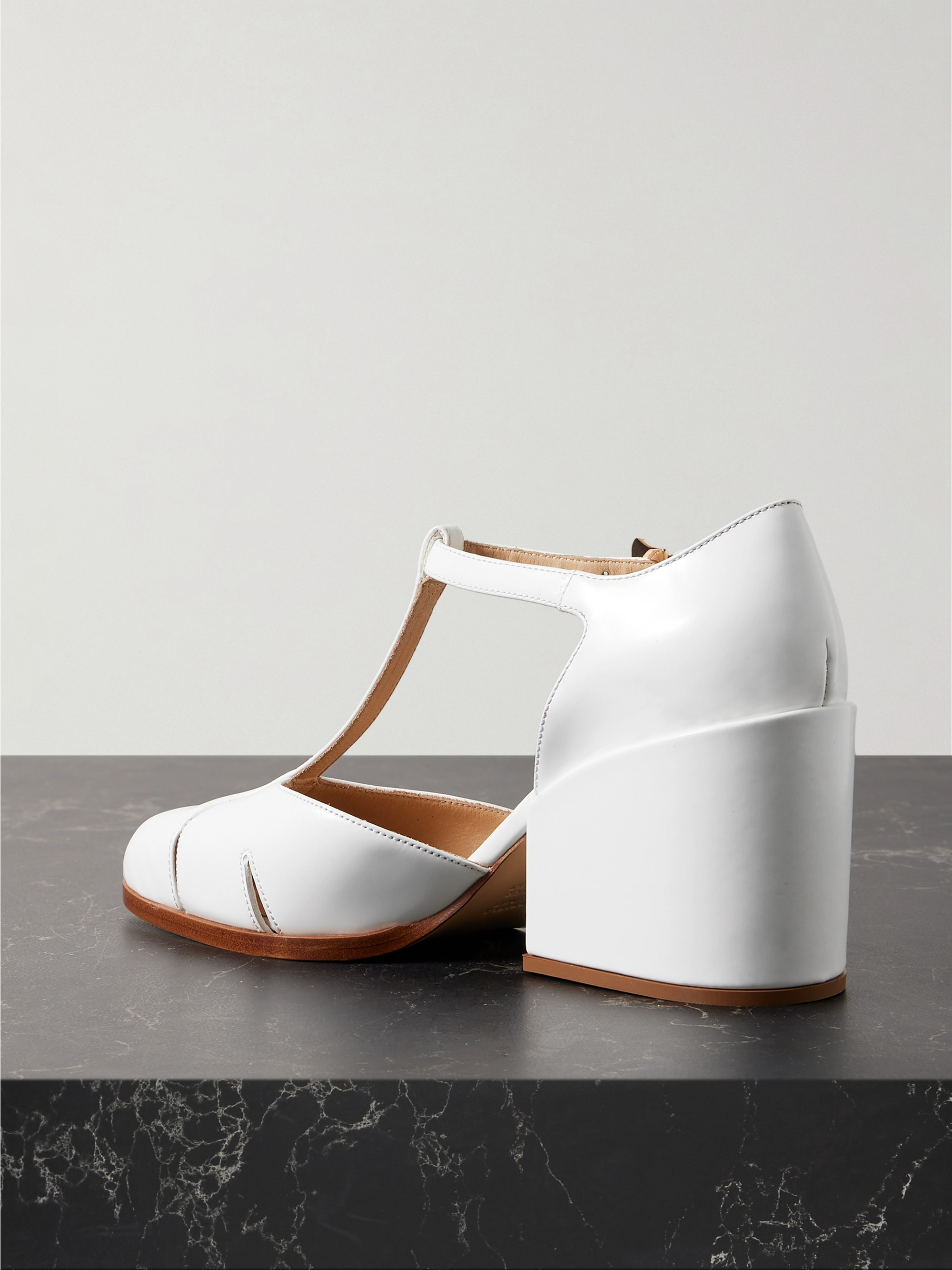 Gabriela Hearst Evita glossed-leather pumps thumbnail