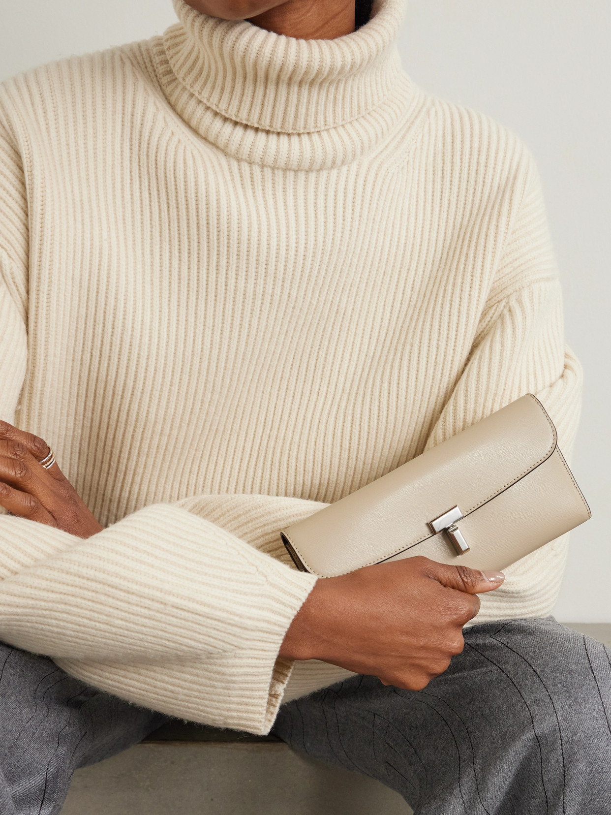 Totême T-lock Leather Continental Wallet In Off-white