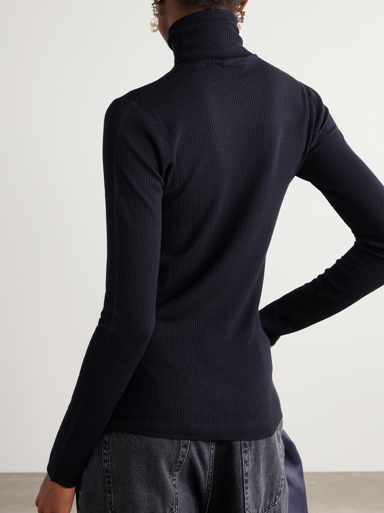 Taupo Ribbed-Knit Wool Tutleneck Sweater