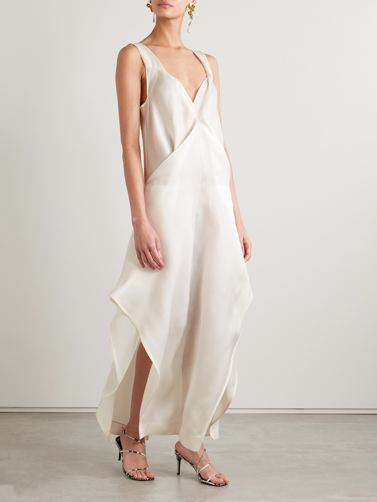 Khaite Kenith Draped Cotton-taffeta Gown In Ivory