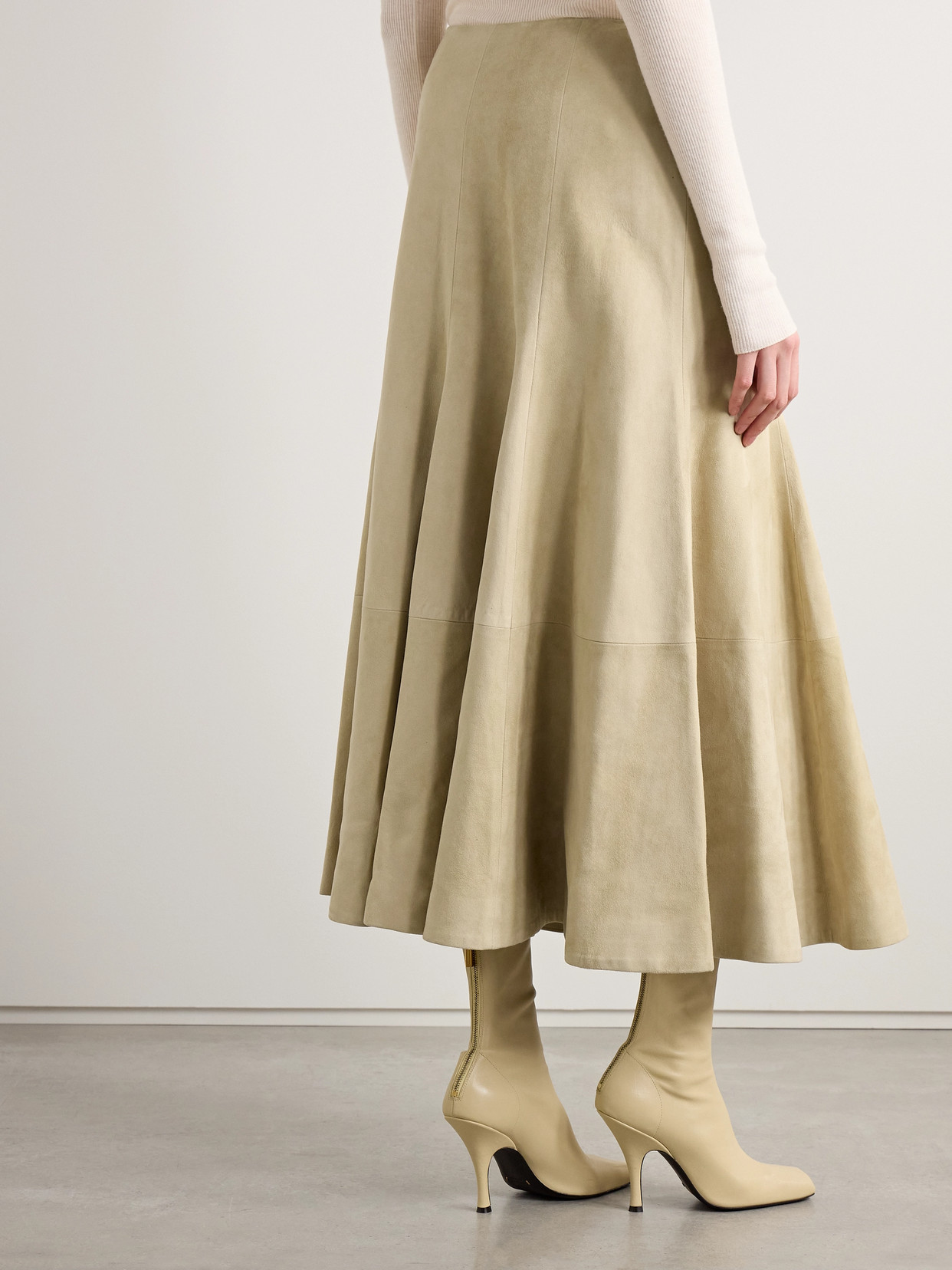 Khaite Lenno Suede Midi Skirt In Neutrals