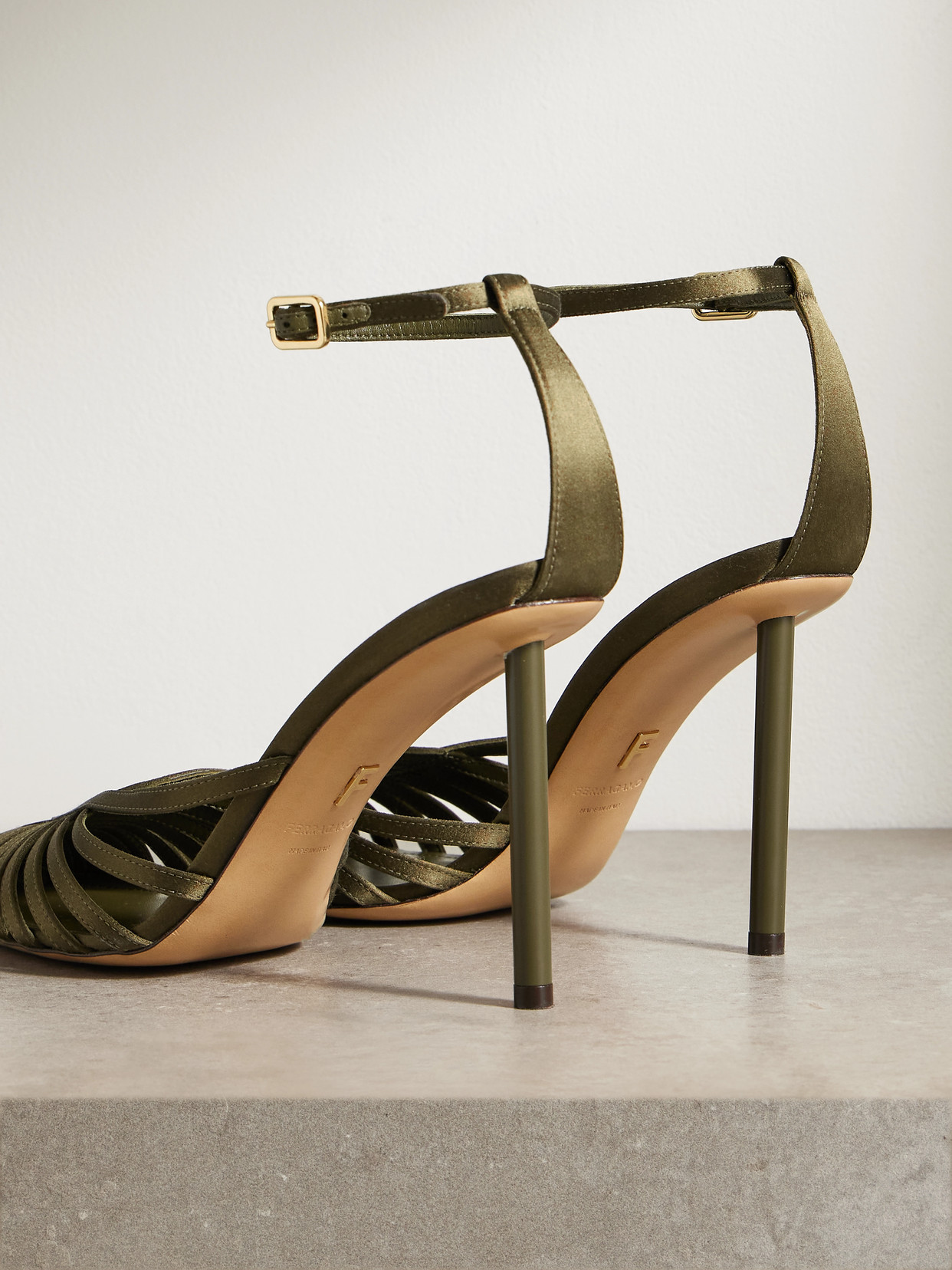 Ferragamo Ermelia 95 Satin Point-toe Pumps In Green