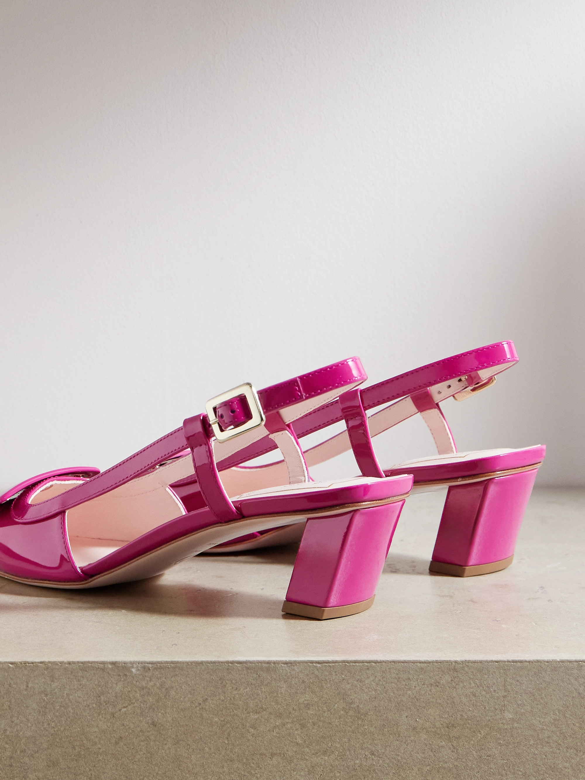 ROGER VIVIER 45 patent-leather slingback pumps Plush