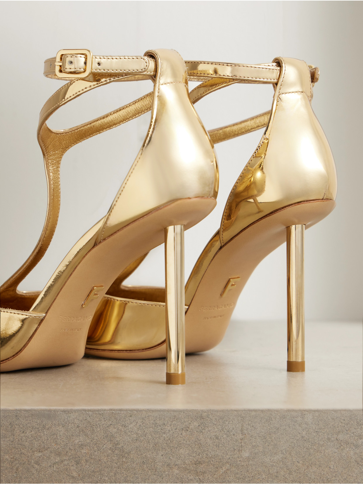 Ferragamo Lysandra Metallic Patent-leather Pumps In Gold