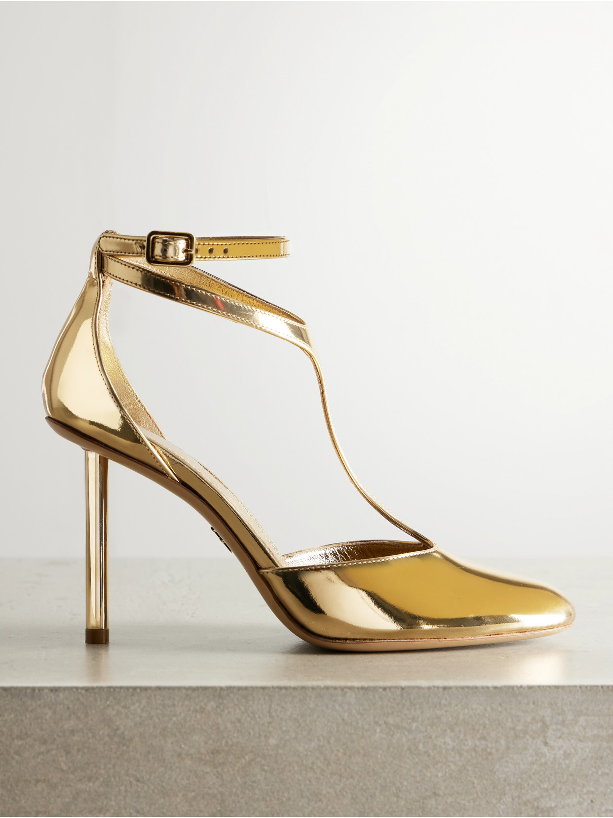 Ferragamo Lysandra Metallic Patent-leather Pumps In Gold