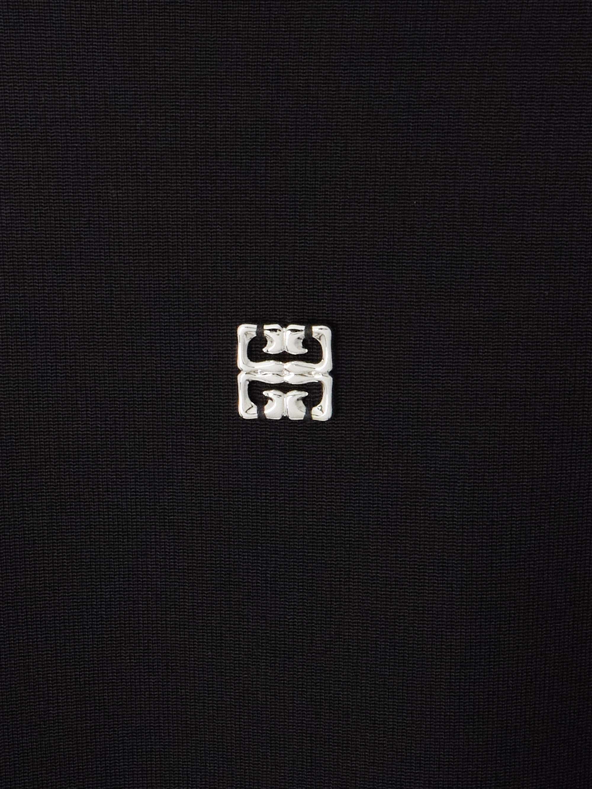 GIVENCHY 