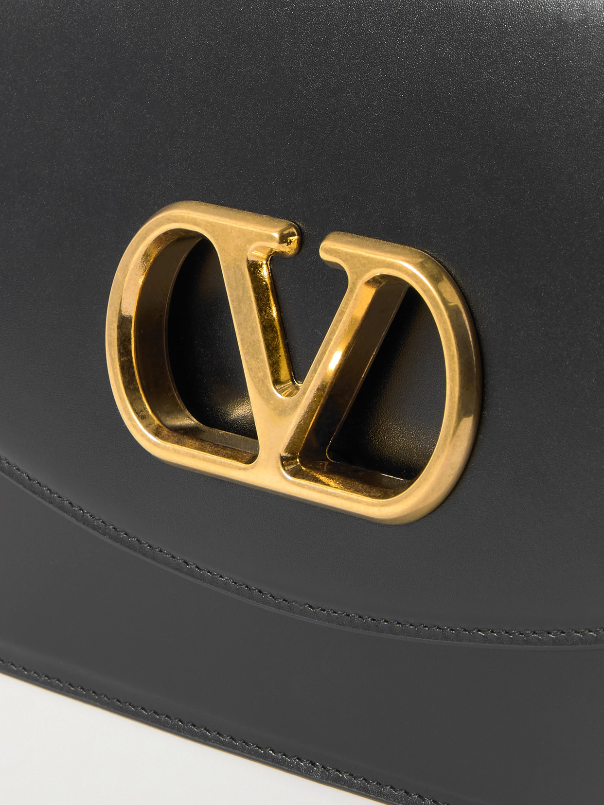 Valentino Garavani Garavani Vain Shoulder Bag In Shiny Calfskin Woman Black Uni In Black