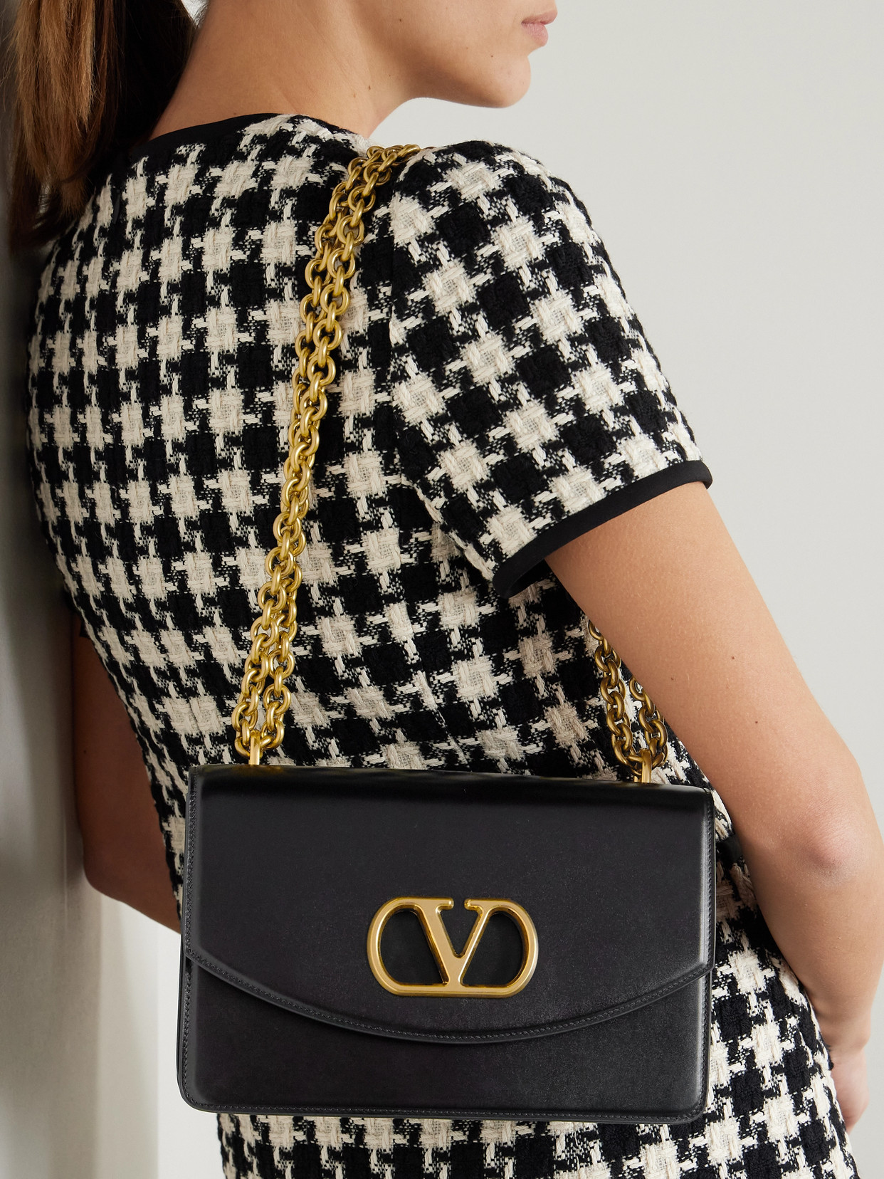 Valentino Garavani Garavani Vain Shoulder Bag In Shiny Calfskin Woman Black Uni In Black
